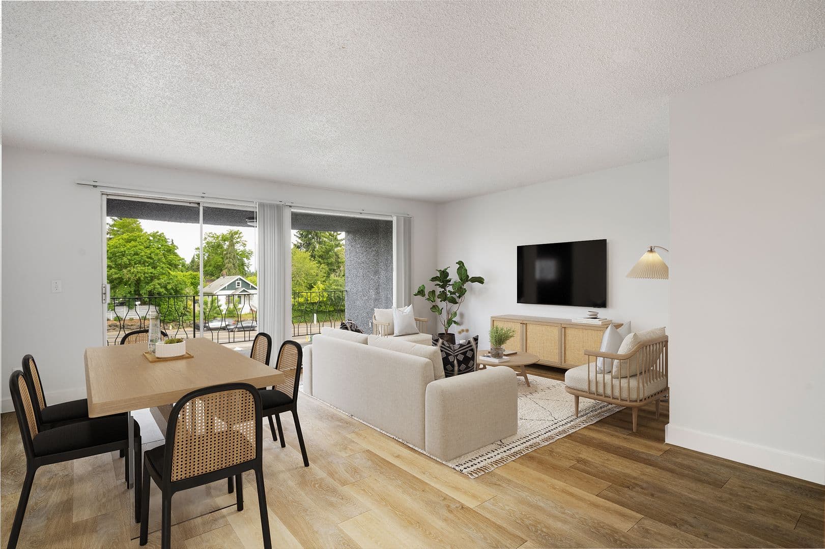 Seattle Apartment: 10746 16th Ave SW