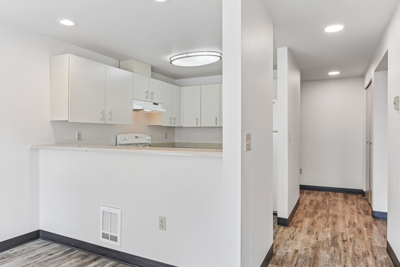 Seattle Apartment: 6700 Roosevelt Way NE