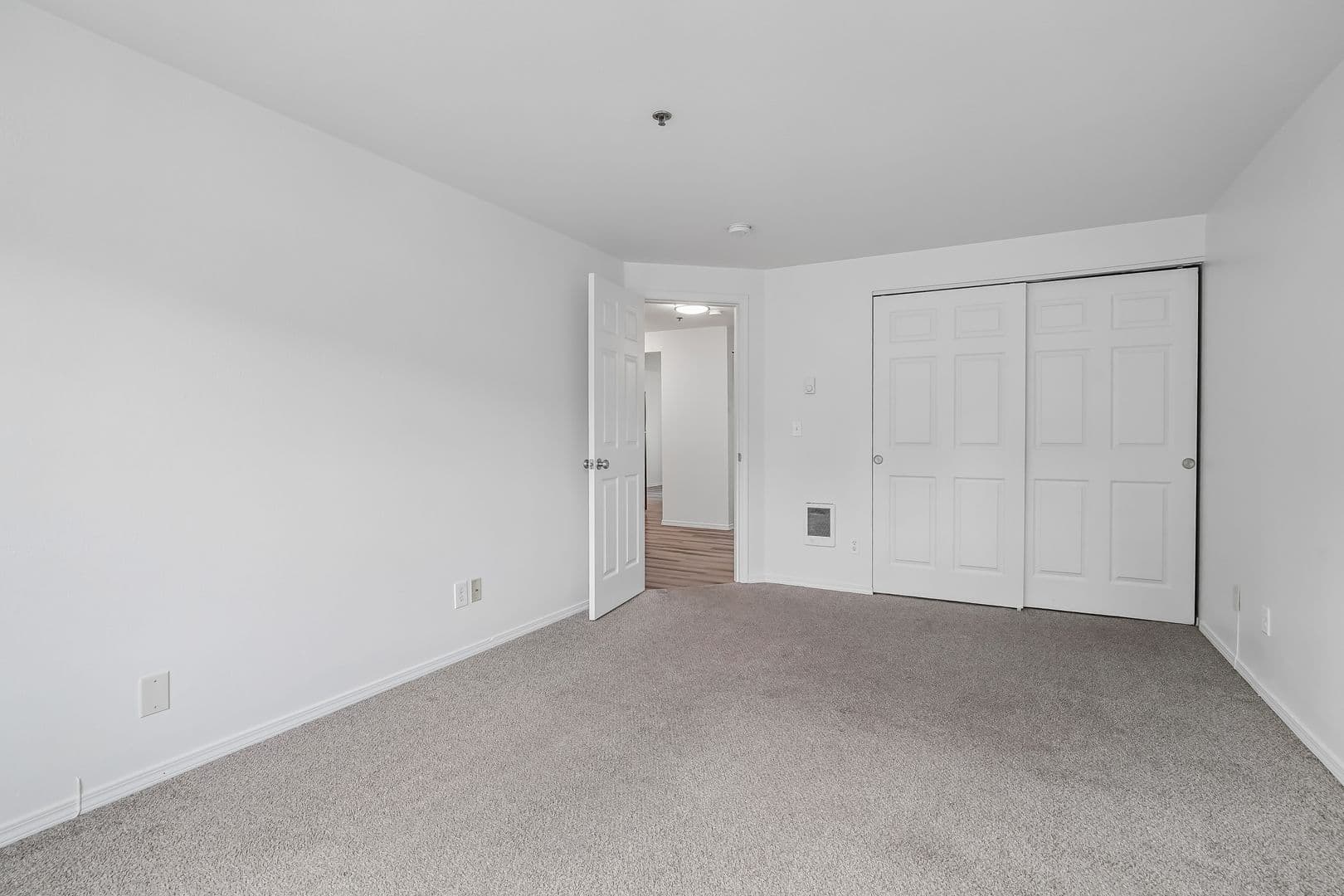 Renton Apartment: 1201 Anacortes Ave NE