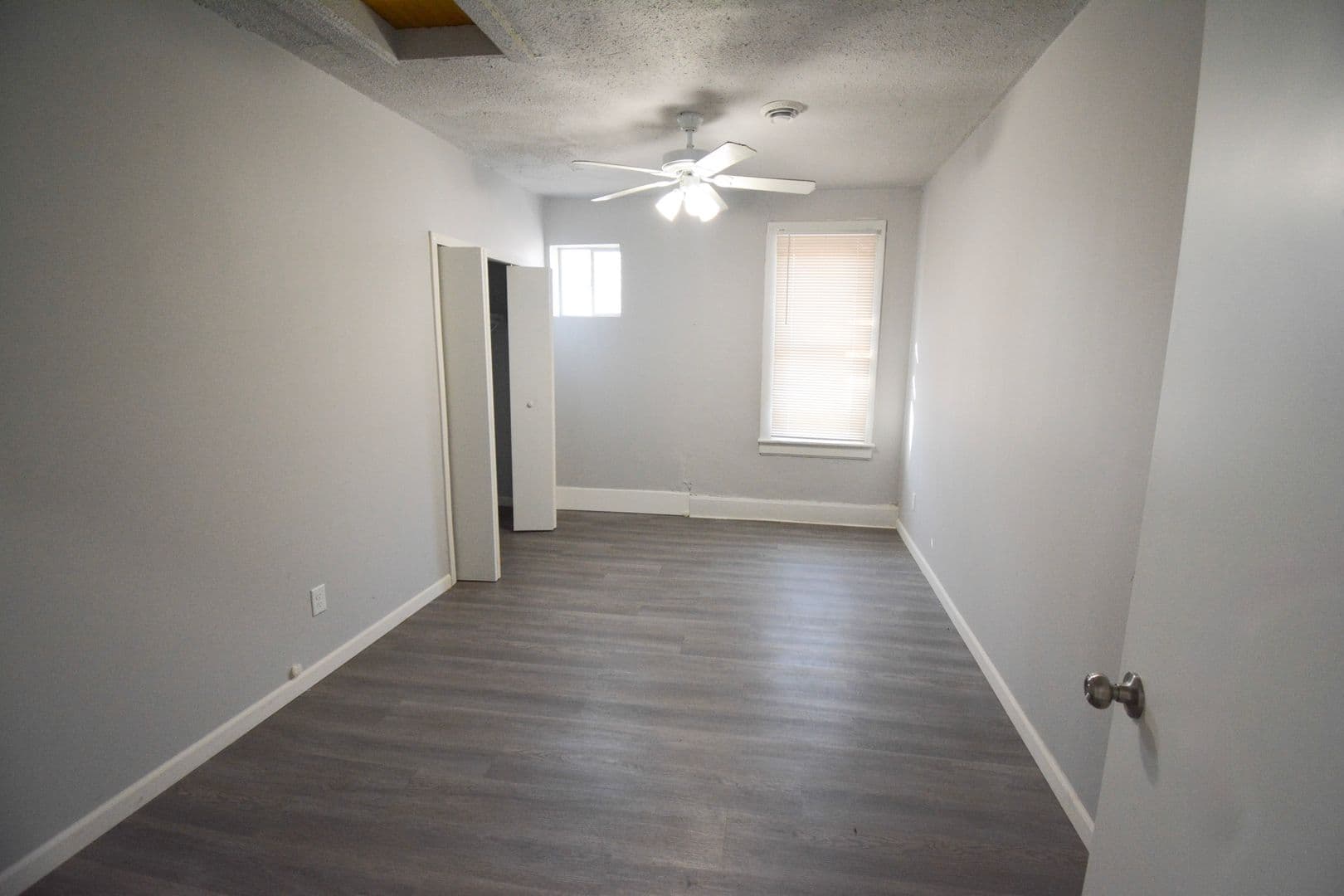 Albert Lea Apartment: 1516/1520 E Hawthorne St