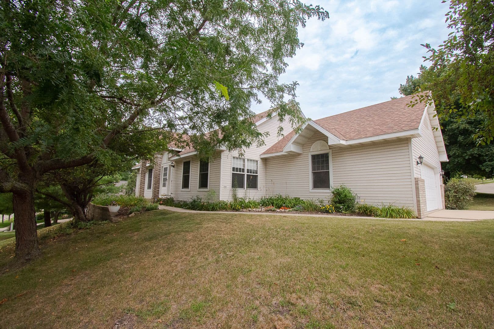 Rochester House: 919 Baird Ln NE