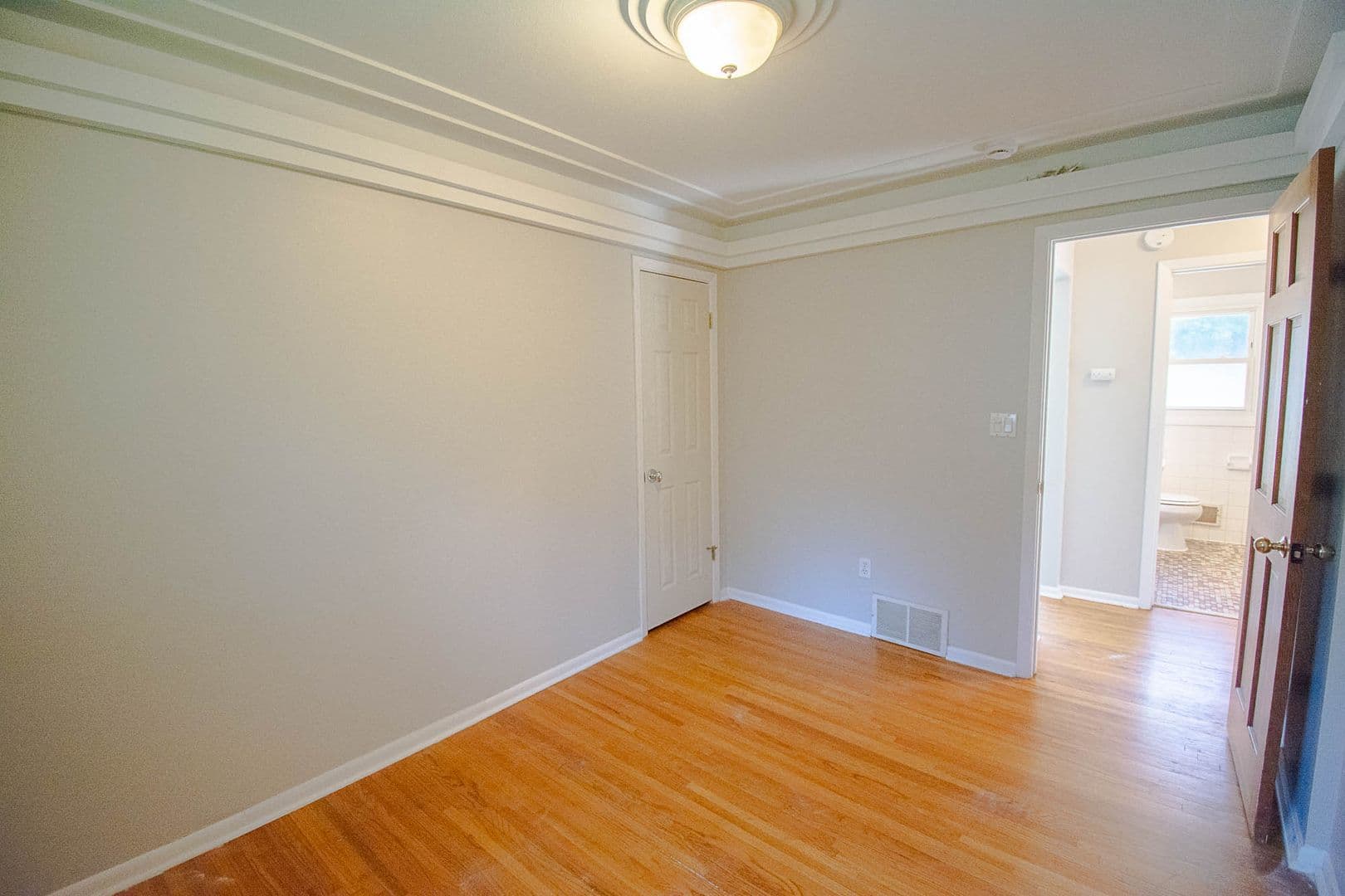 Rochester House: 2114 24th St NW