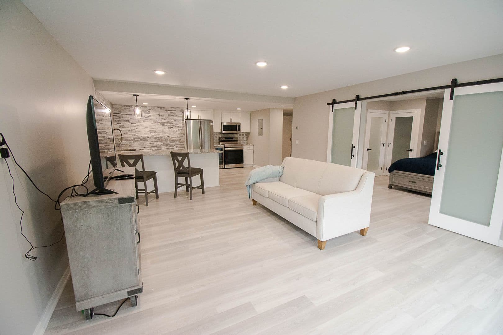 Rochester House: 207 5th Ave SW # 206