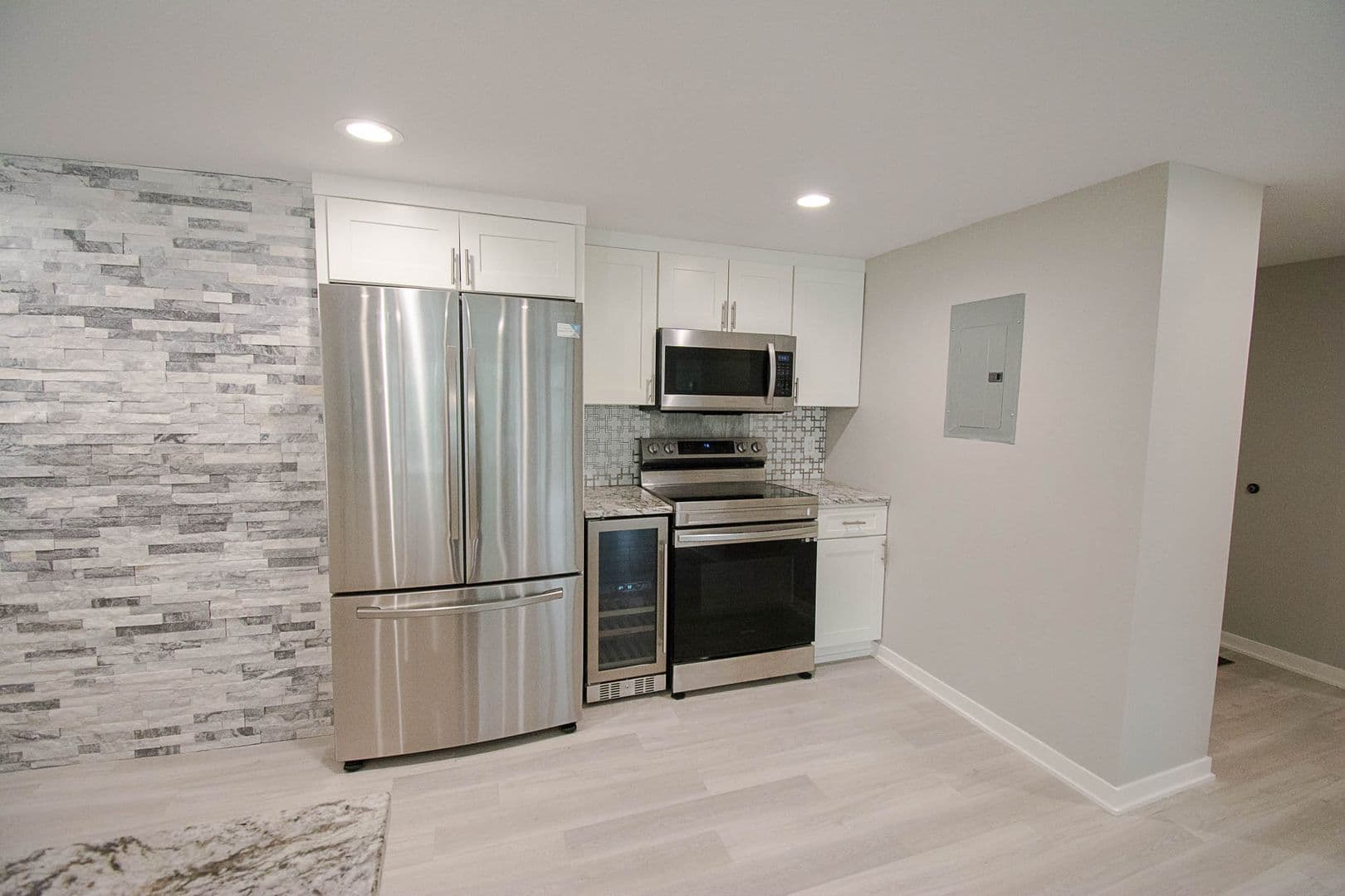 Rochester House: 207 5th Ave SW # 206