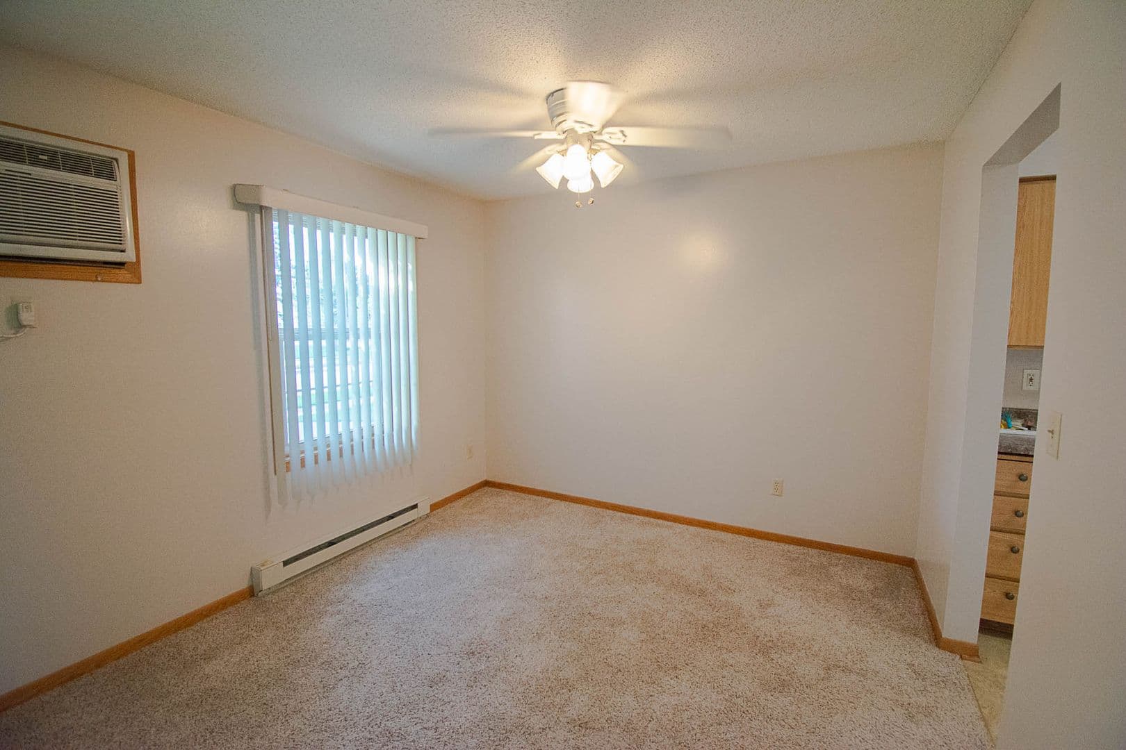 Rochester Apartment: 2315 30th Ave NW - Hamilton