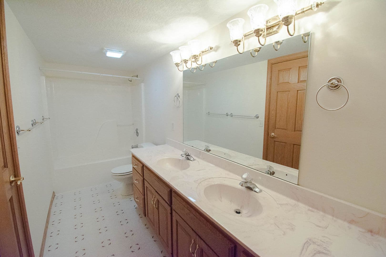 Rochester House: 919 Baird Ln NE