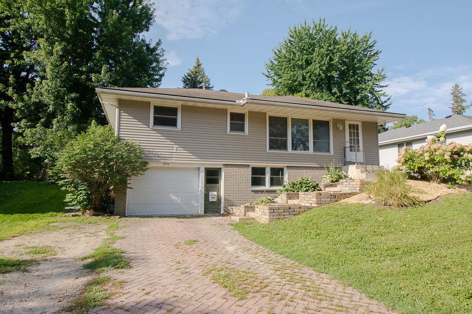 Rochester House: 2114 24th St NW