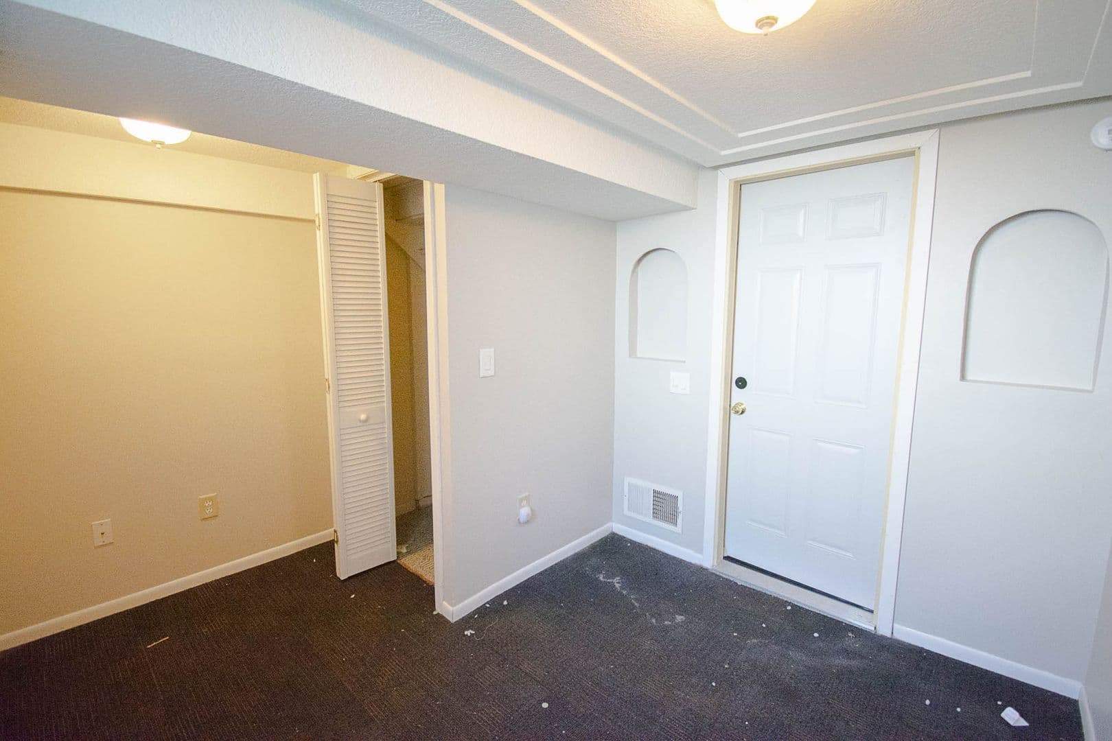 Rochester House: 2114 24th St NW
