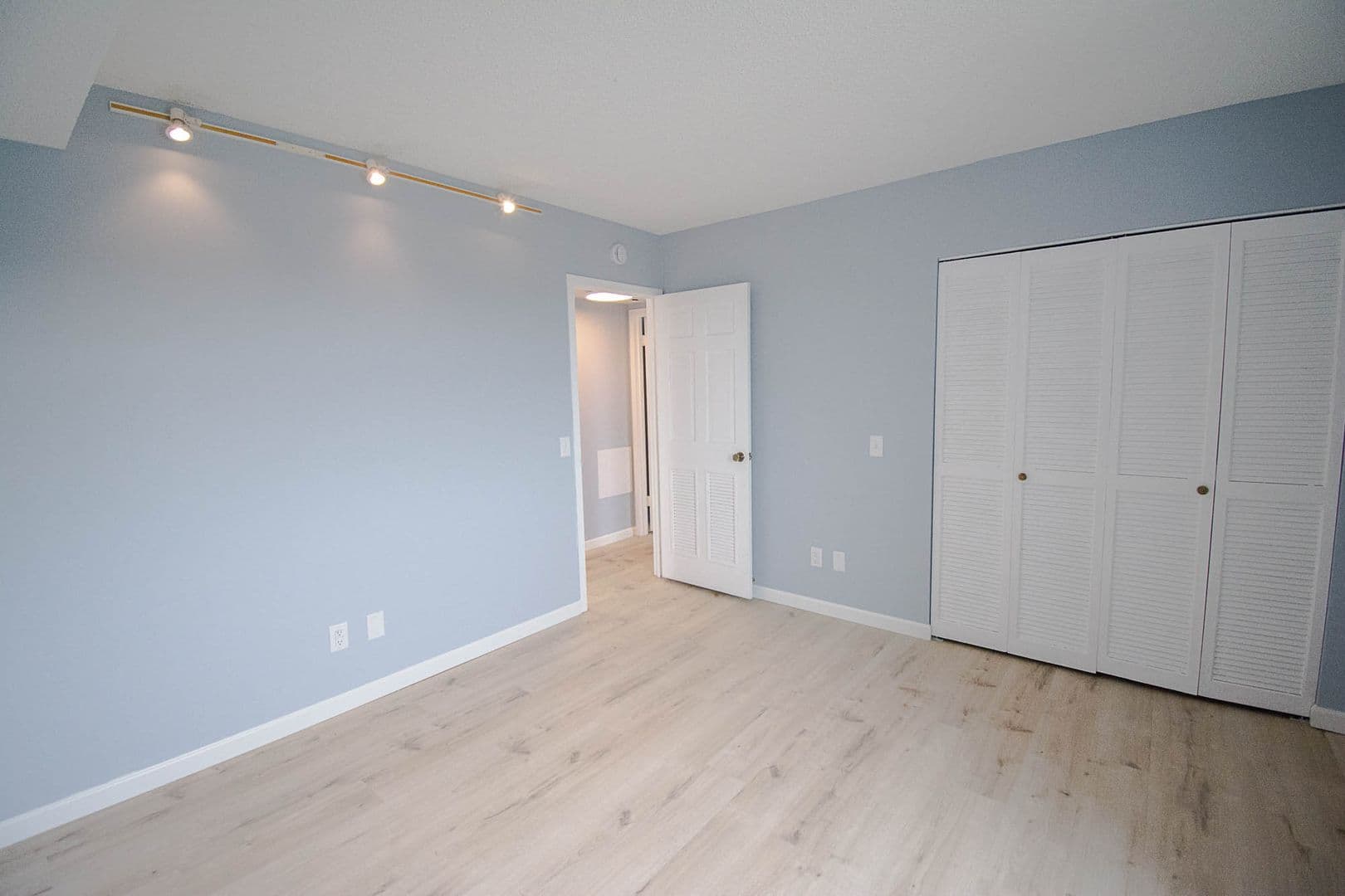 Rochester House: 207 5th Ave SW # 1001