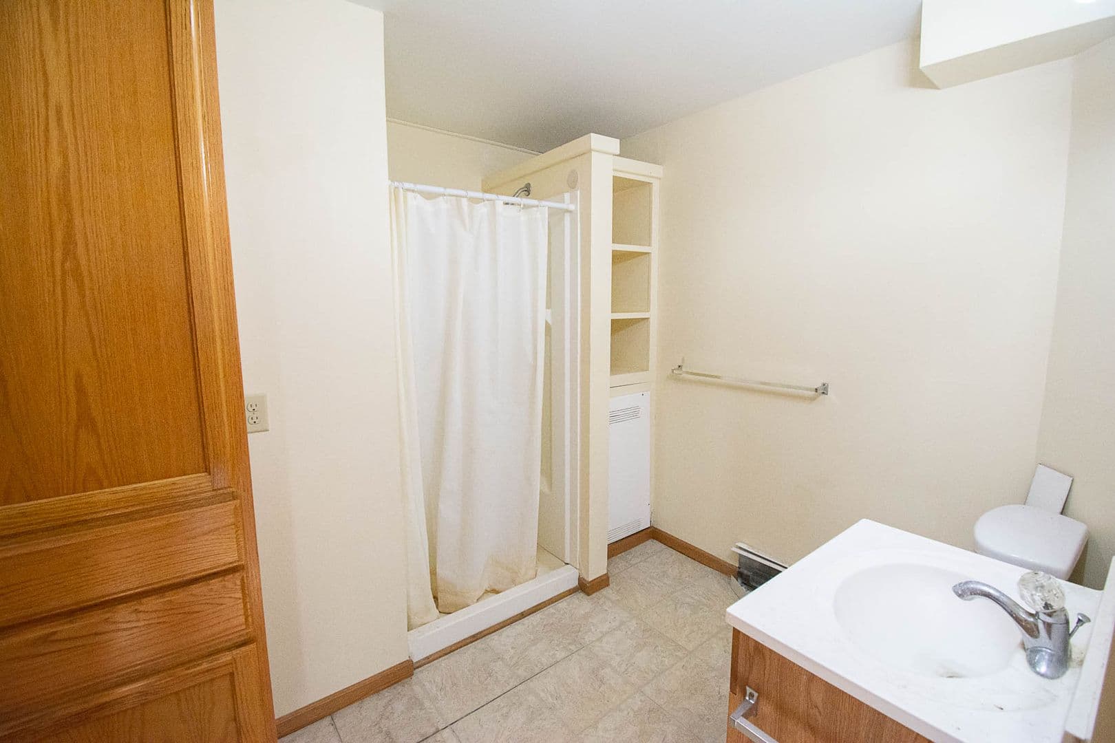 Albert Lea Apartment: 127 Elizabeth Ave