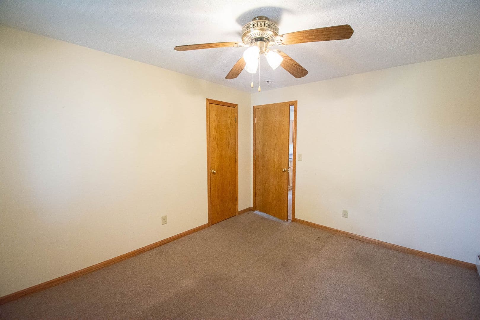 Albert Lea Apartment: 127 Elizabeth Ave