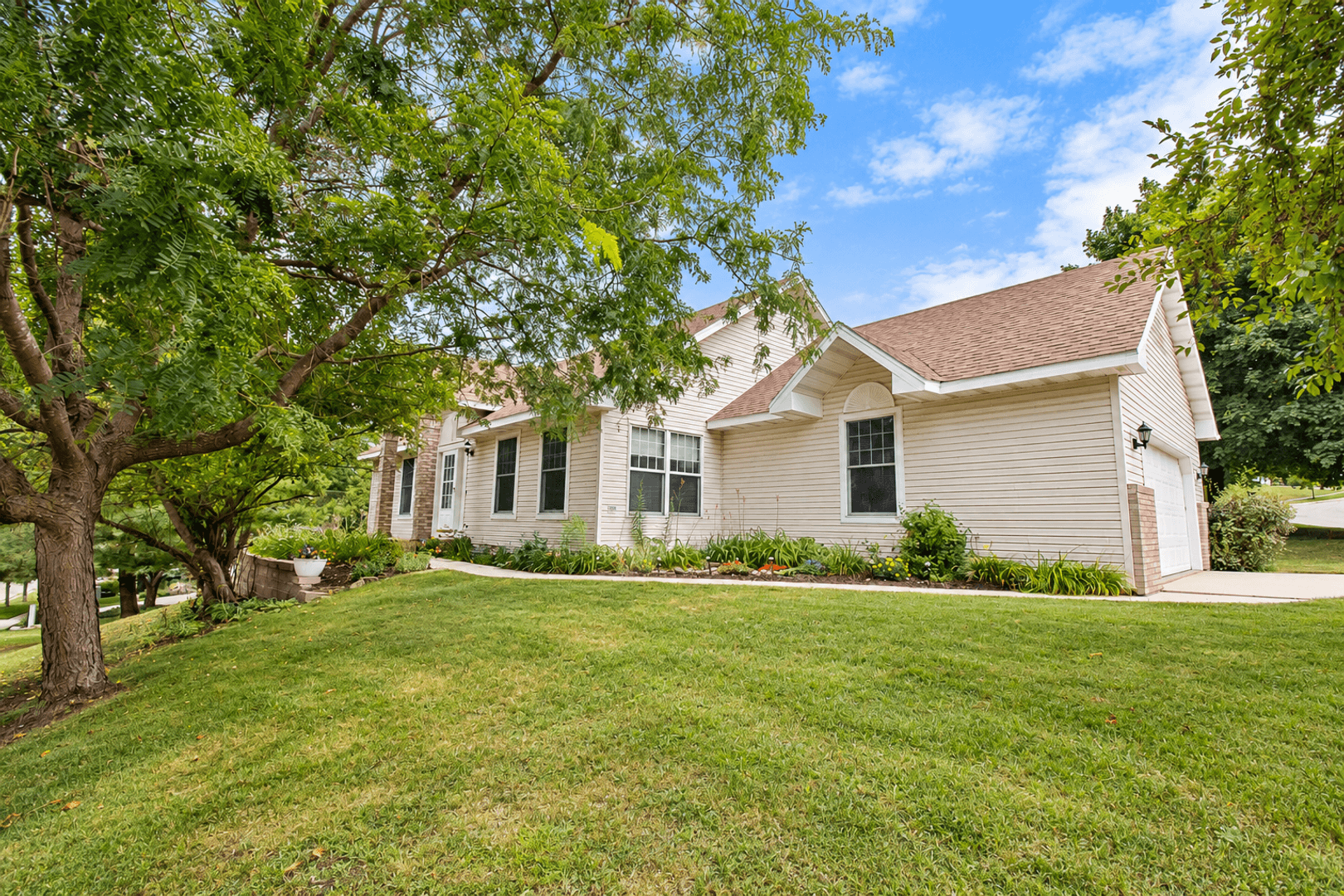 Rochester House: 919 Baird Ln NE