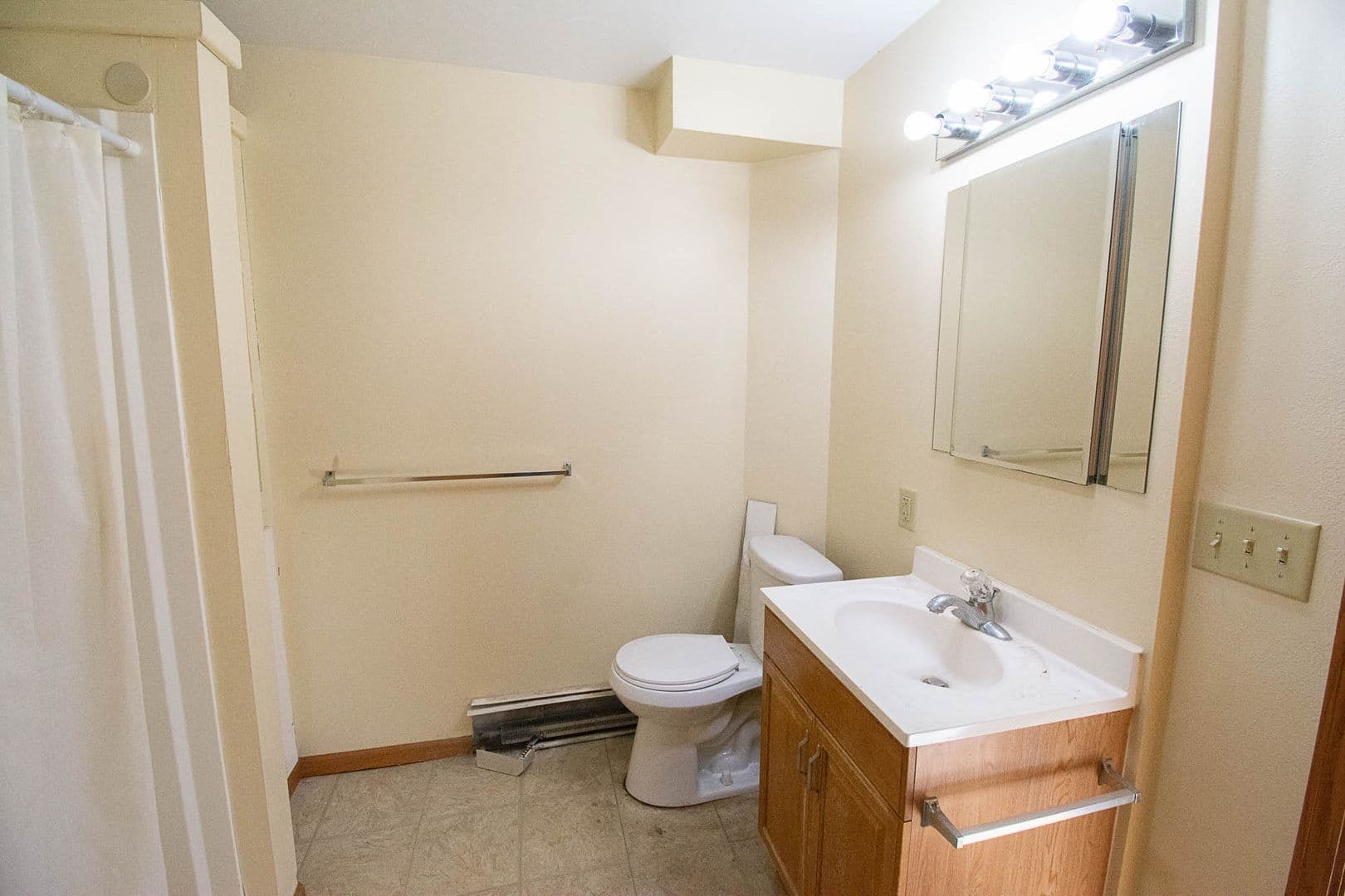 Albert Lea Apartment: 127 Elizabeth Ave