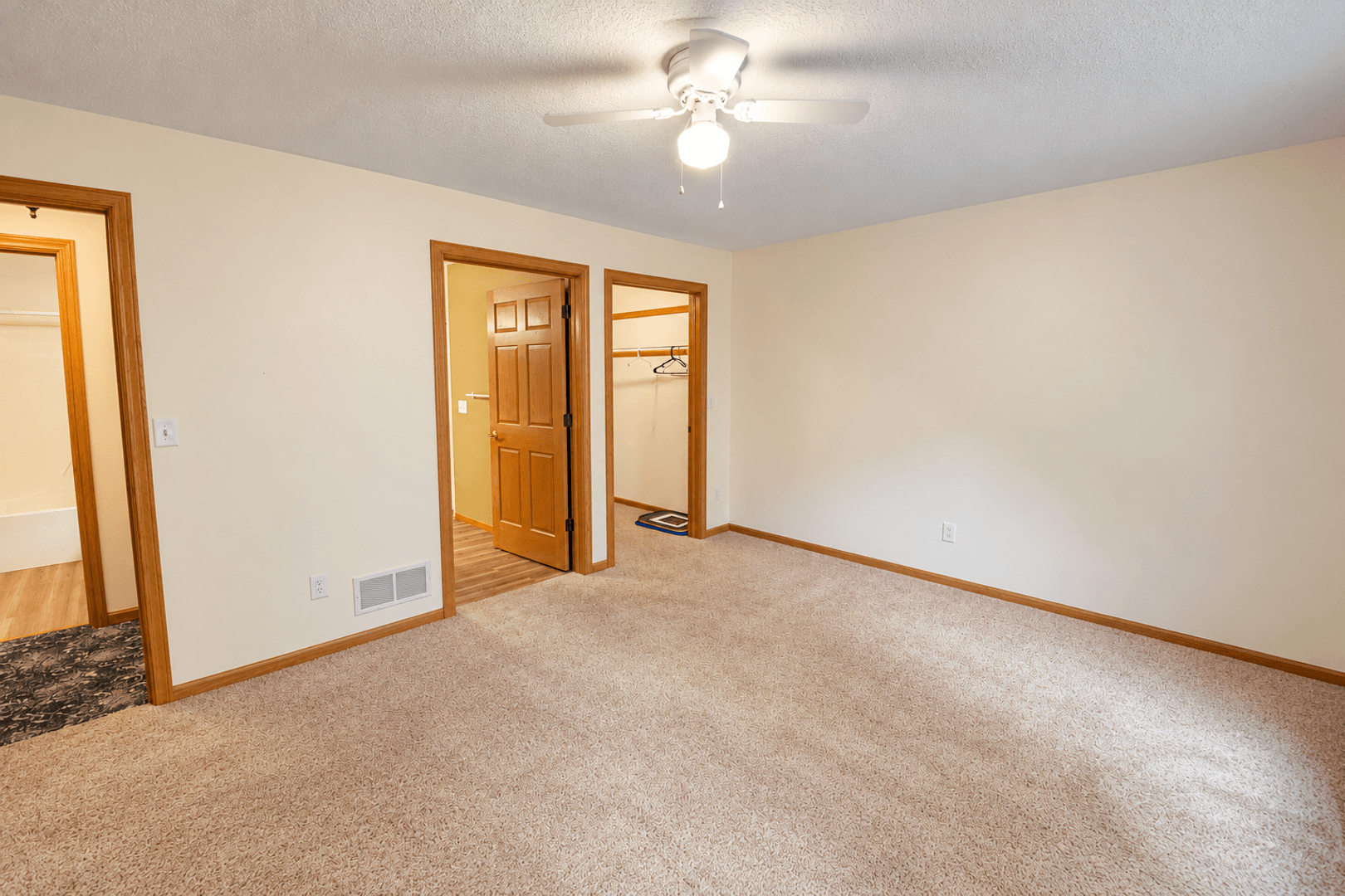 Rochester House: 919 Baird Ln NE