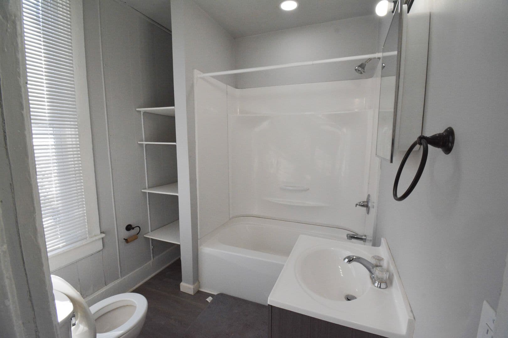 Albert Lea Apartment: 1516/1520 E Hawthorne St