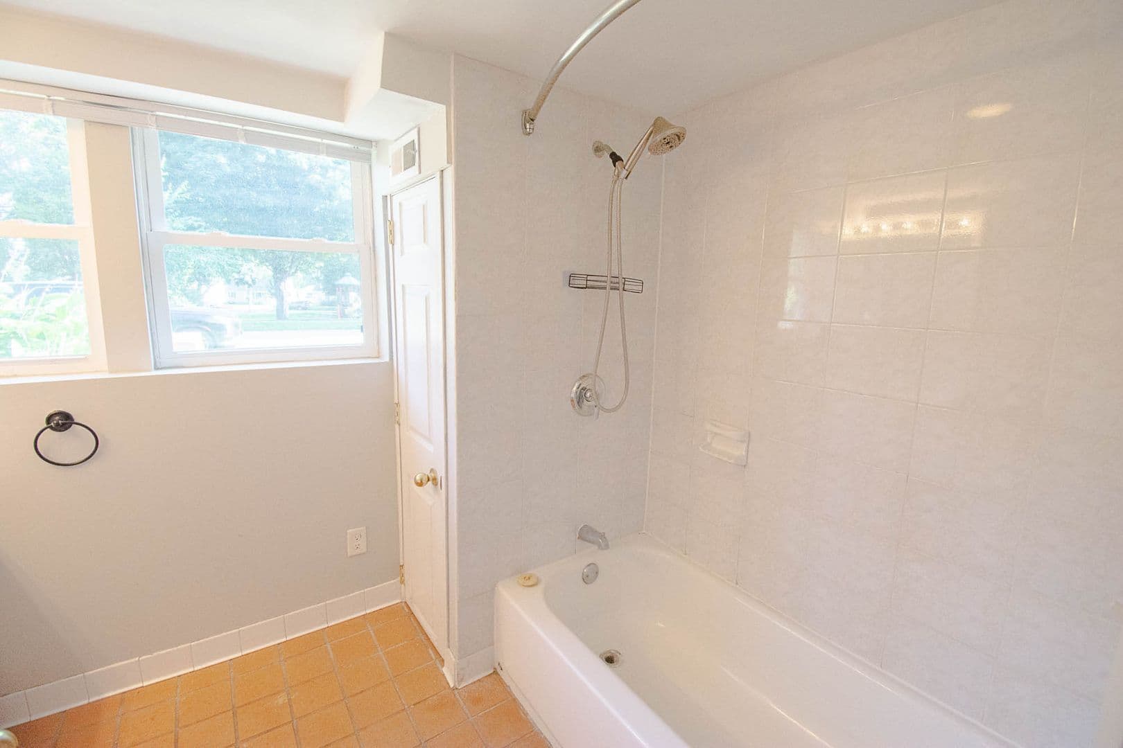 Rochester House: 2114 24th St NW