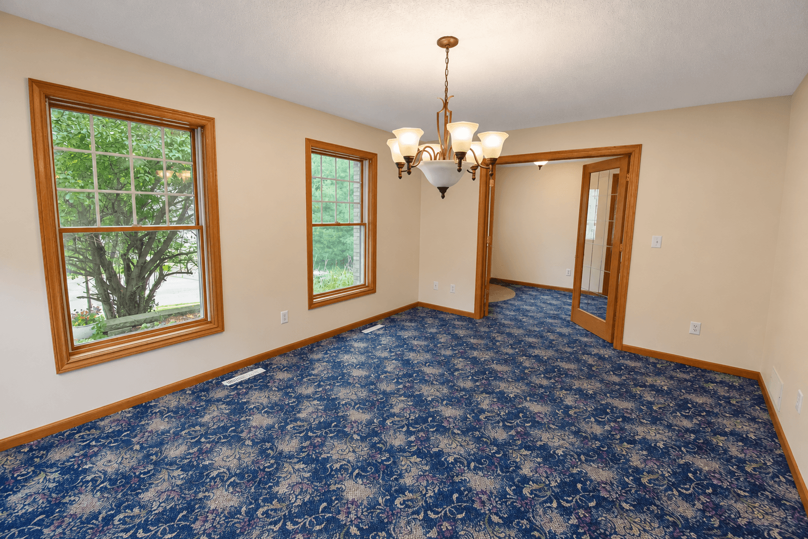 Rochester House: 919 Baird Ln NE