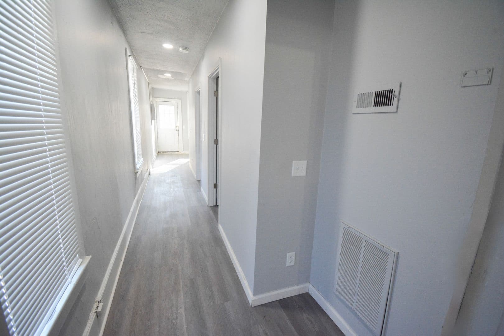 Albert Lea Apartment: 1516/1520 E Hawthorne St