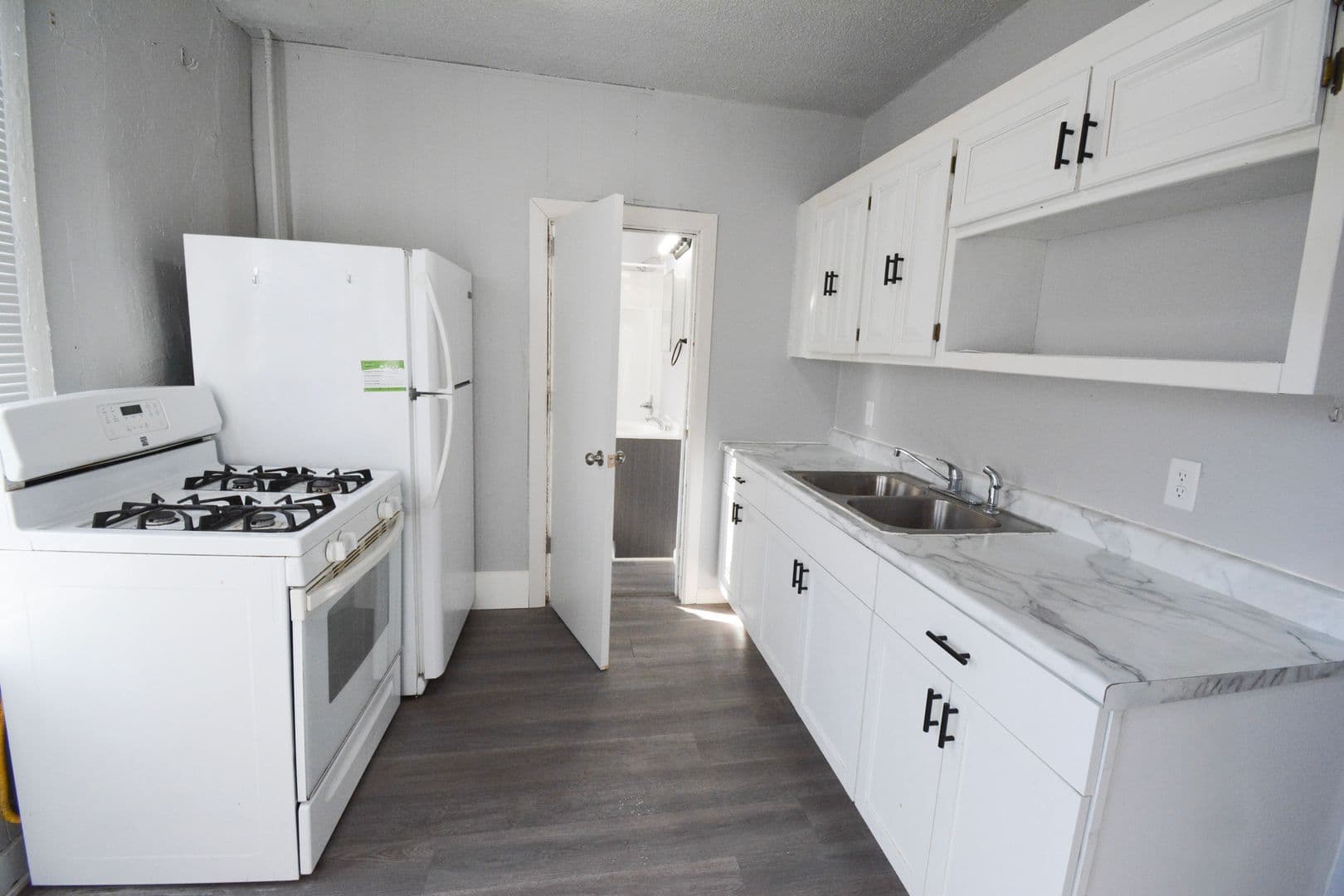 Albert Lea Apartment: 1516/1520 E Hawthorne St