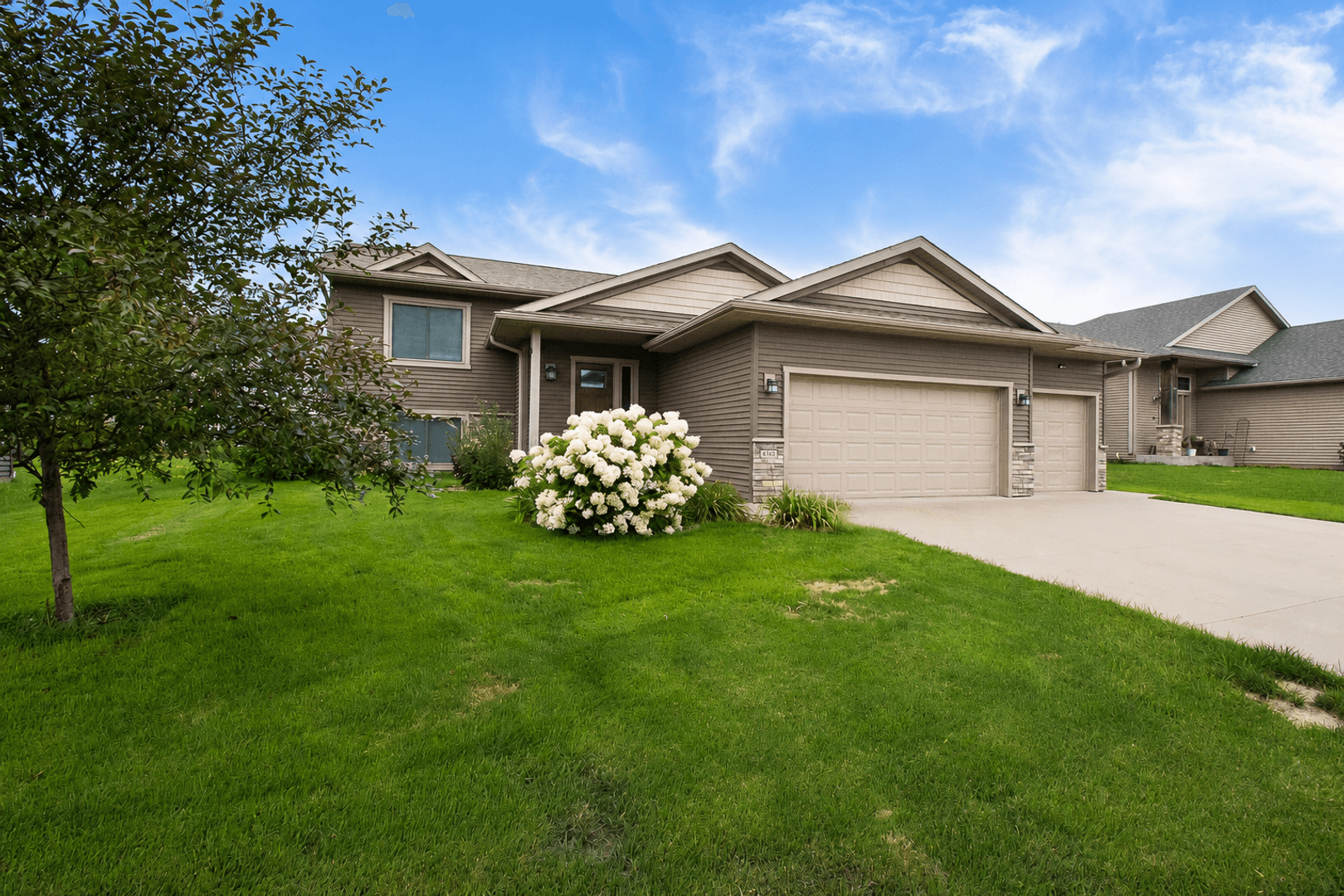 Rochester House: 6143 39th Ave NW