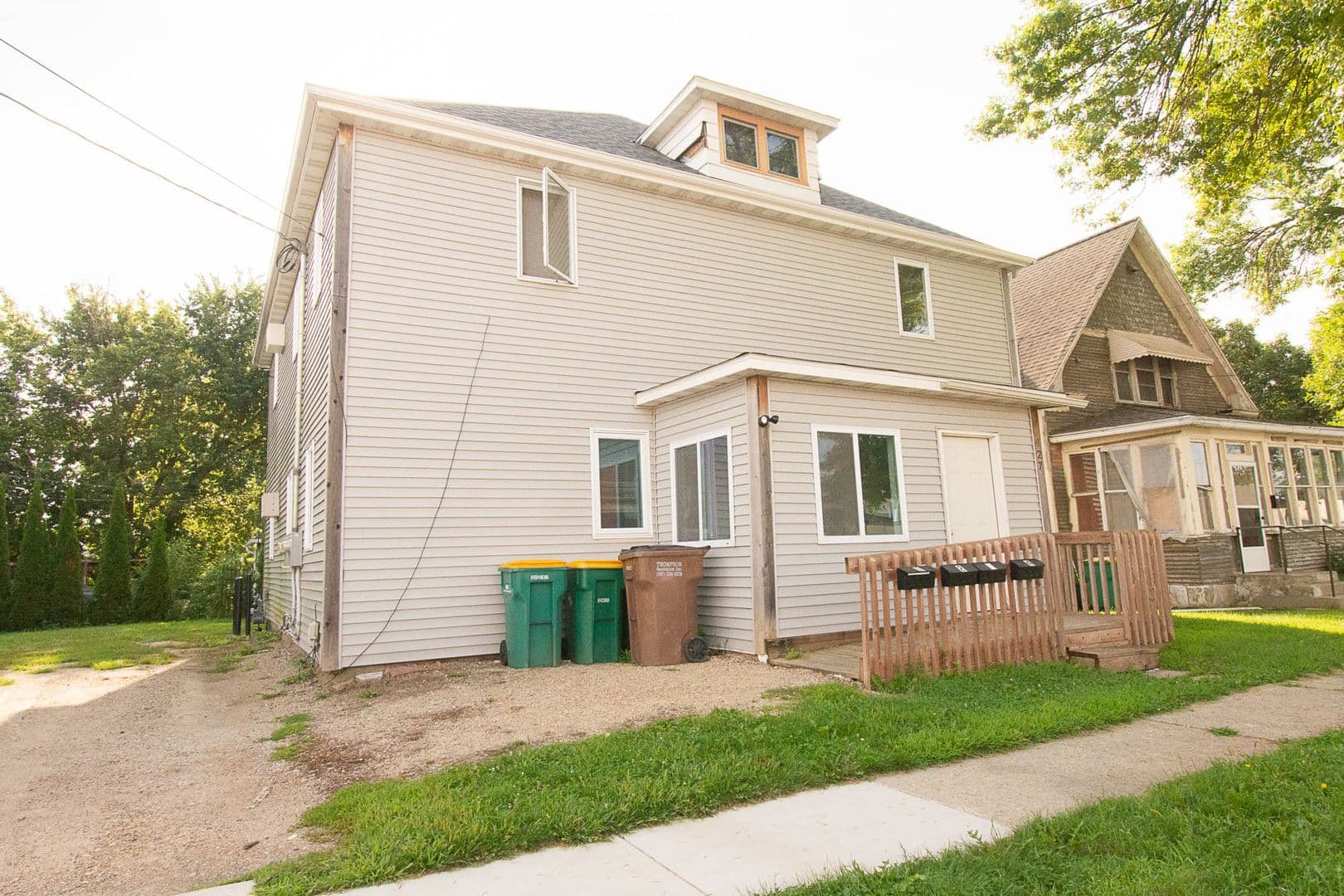 Albert Lea Apartment: 127 Elizabeth Ave