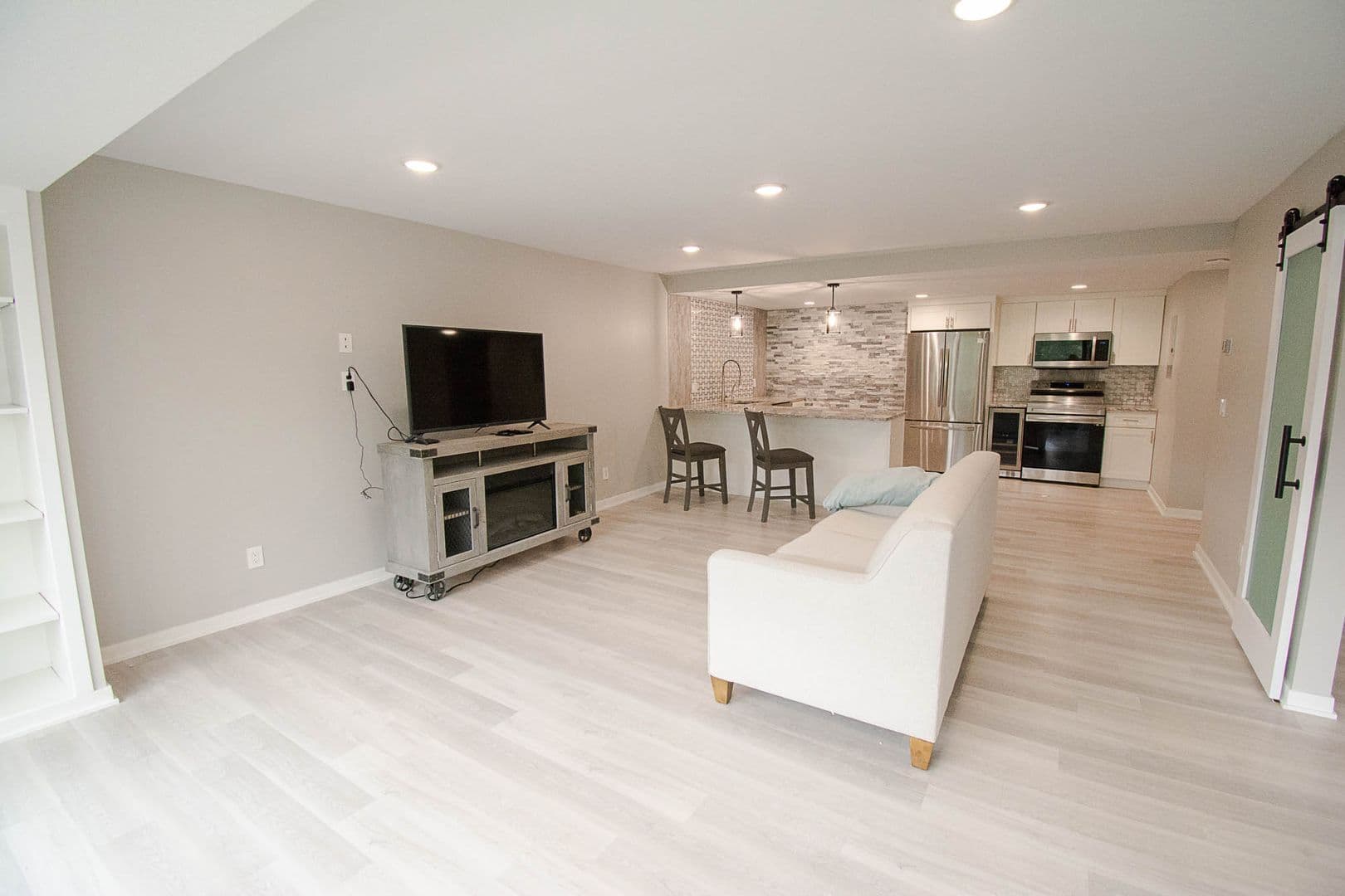 Rochester House: 207 5th Ave SW # 206