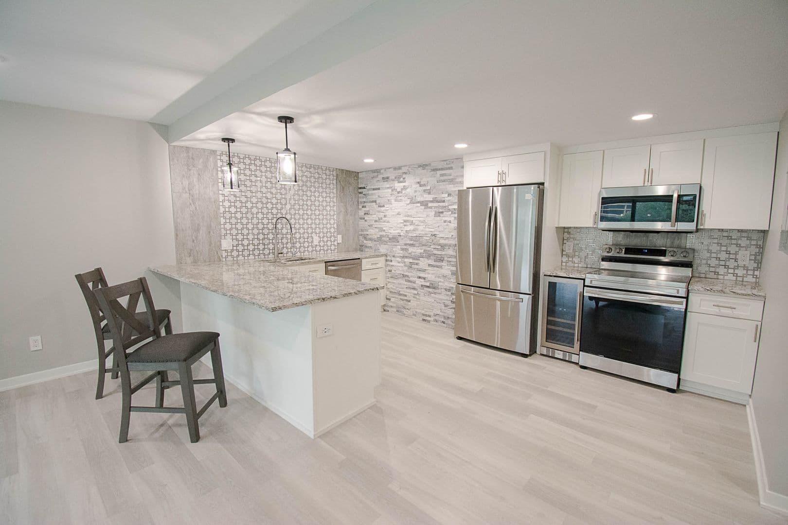 Rochester House: 207 5th Ave SW # 206