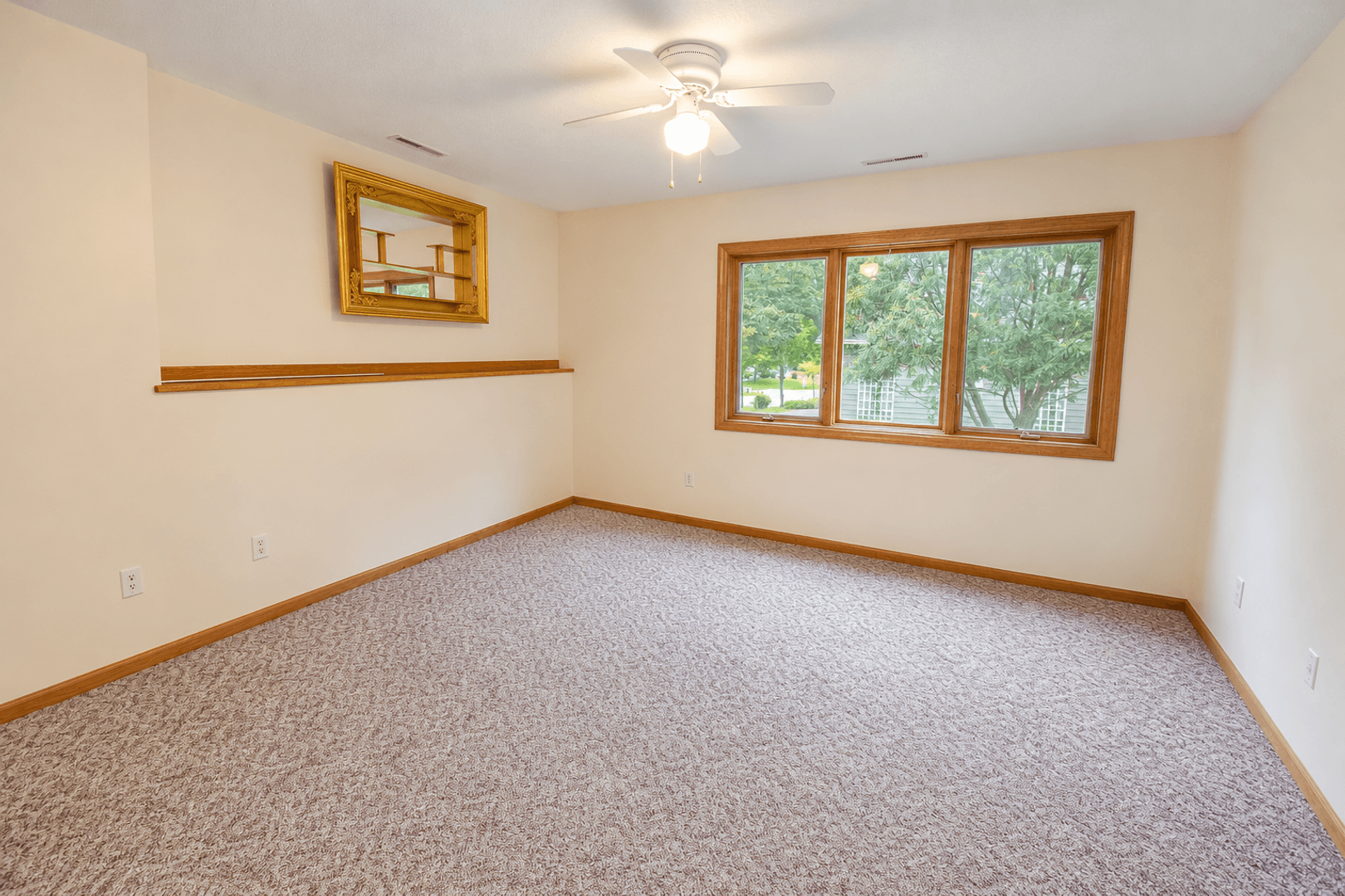 Rochester House: 919 Baird Ln NE