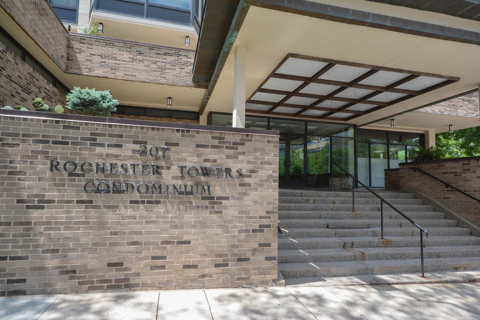 Rochester House: 207 5th Ave SW # 1001