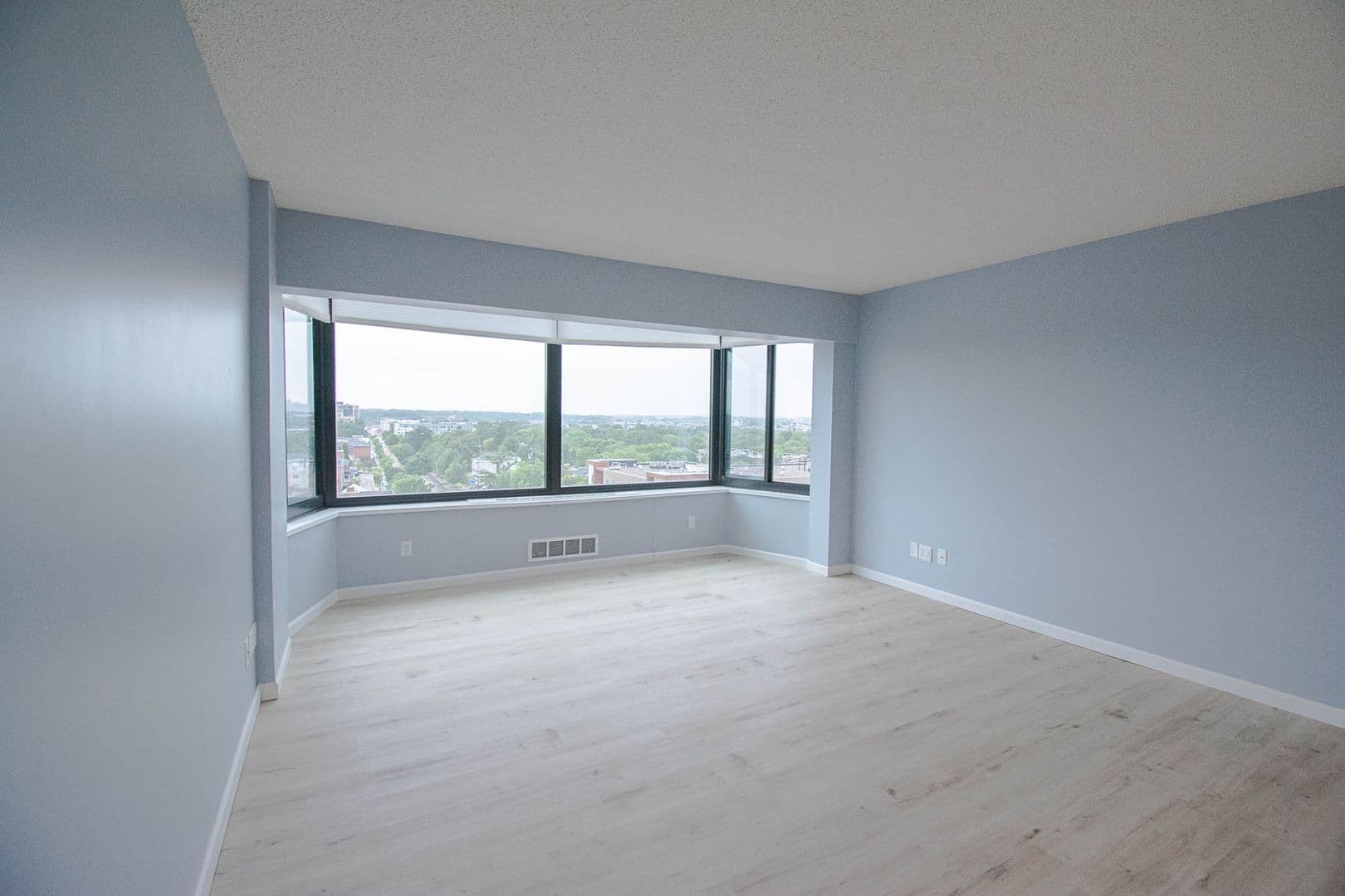 Rochester House: 207 5th Ave SW # 1001