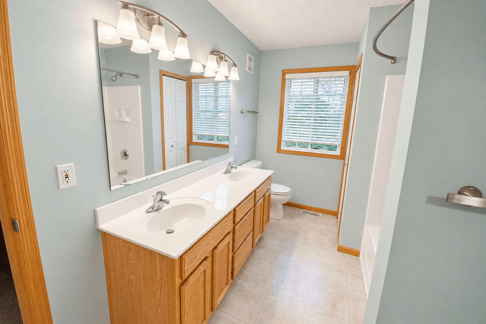 Rochester House: 6281 29th Ave NW
