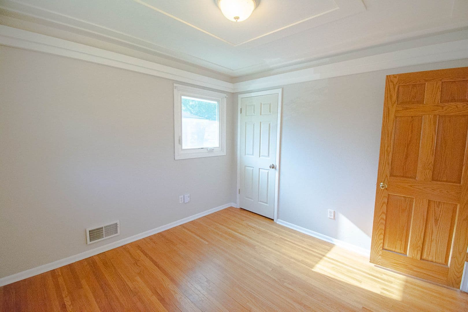 Rochester House: 2114 24th St NW