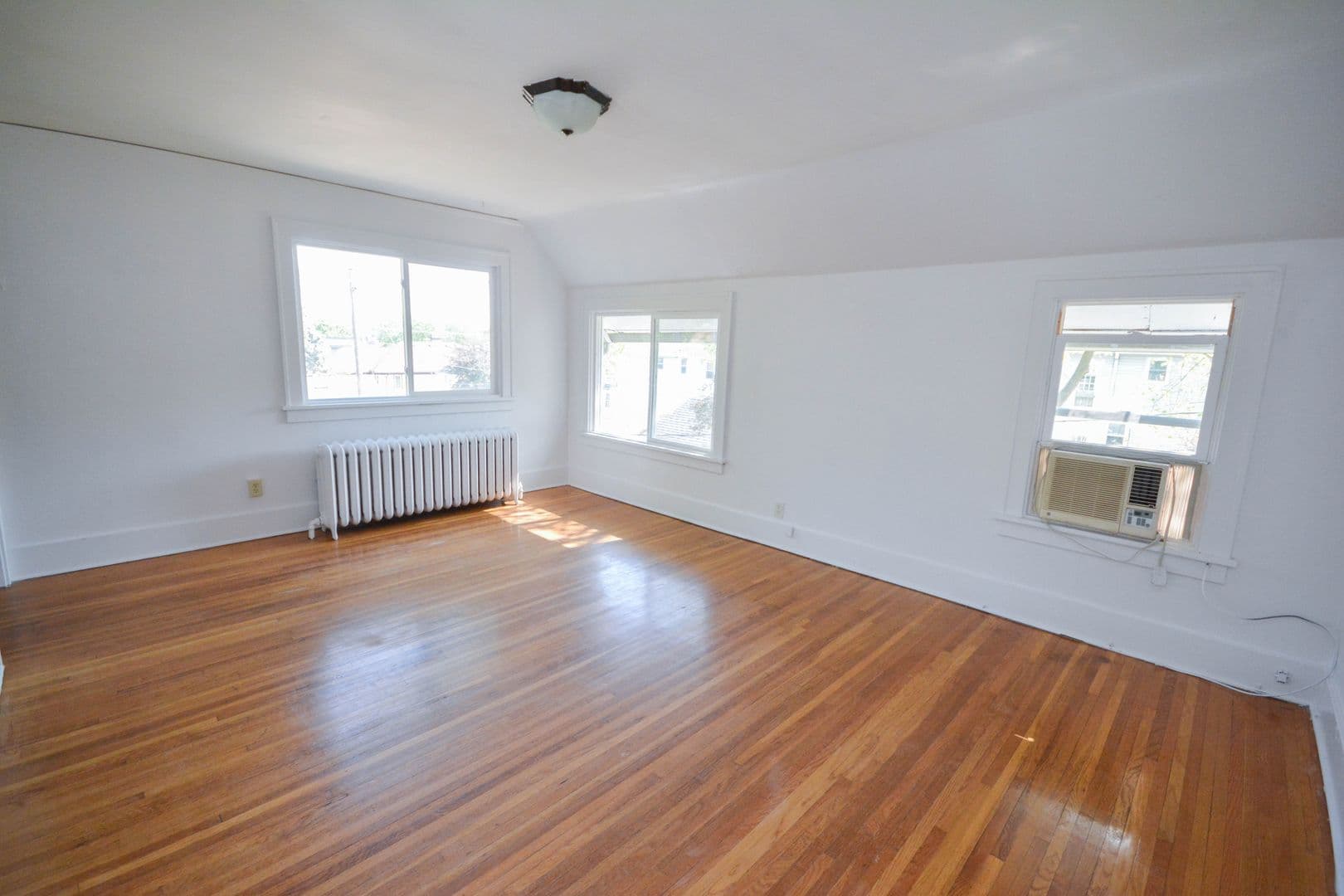Rochester Apartment: 1117 1st St NW