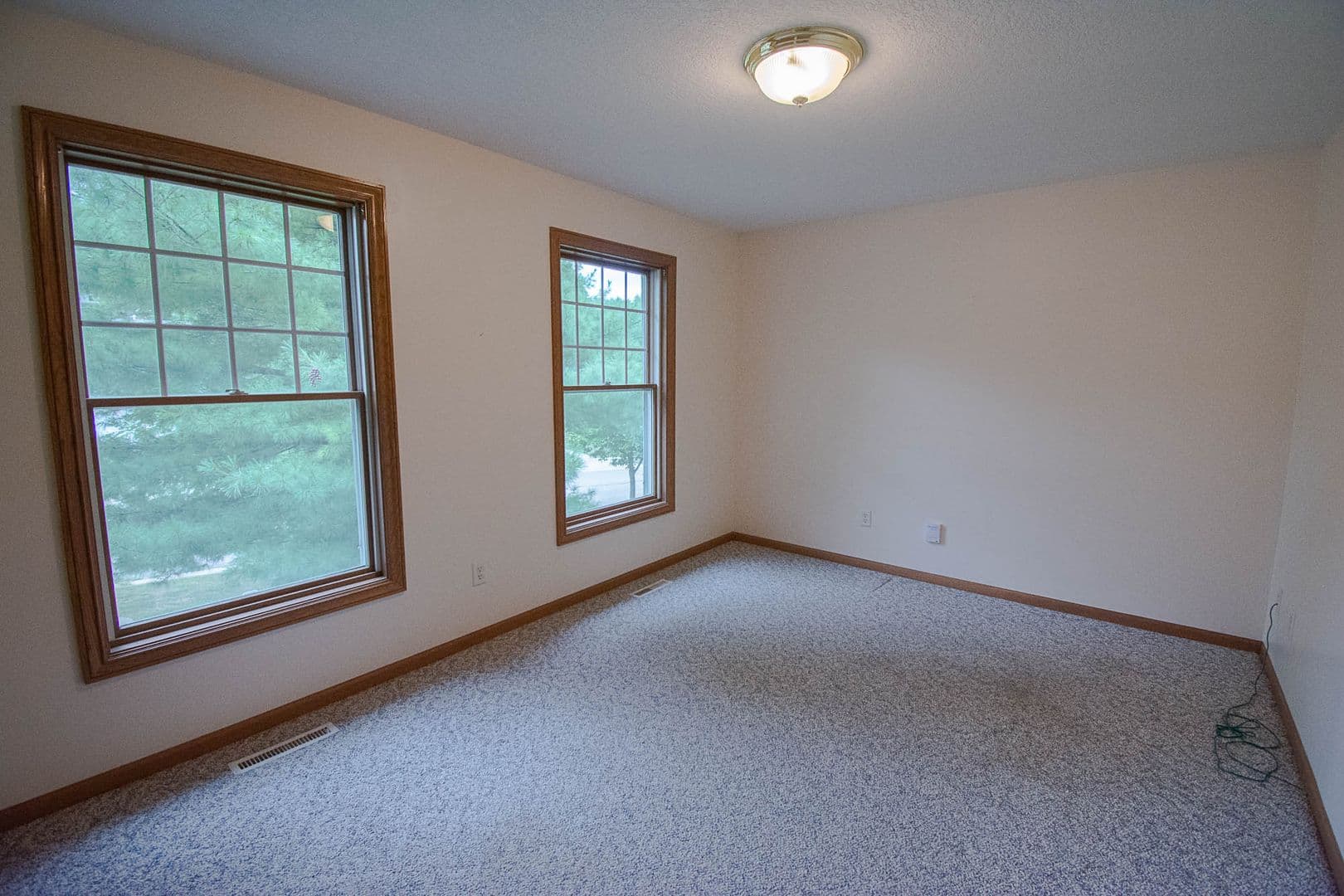 Rochester House: 919 Baird Ln NE