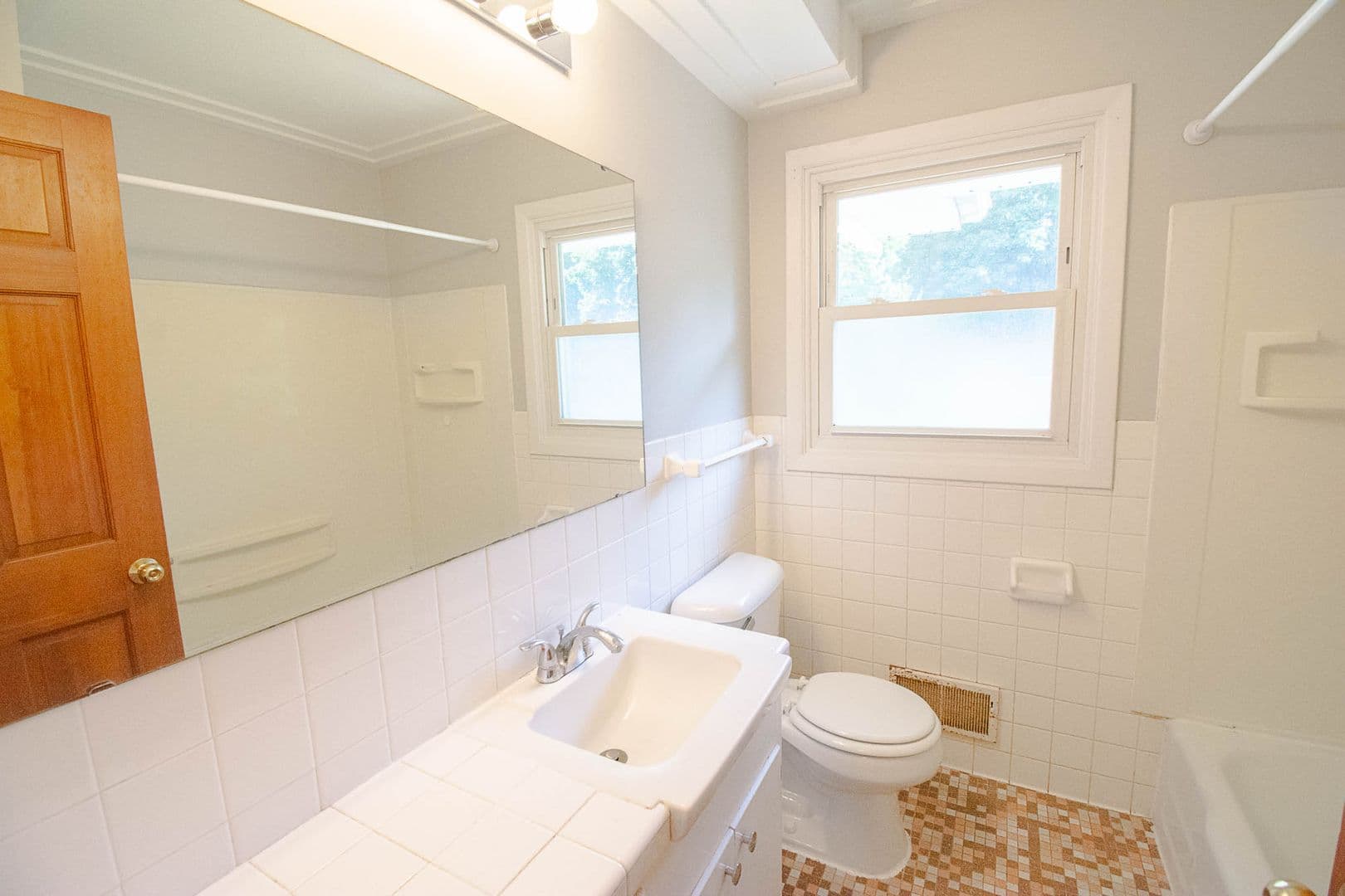 Rochester House: 2114 24th St NW