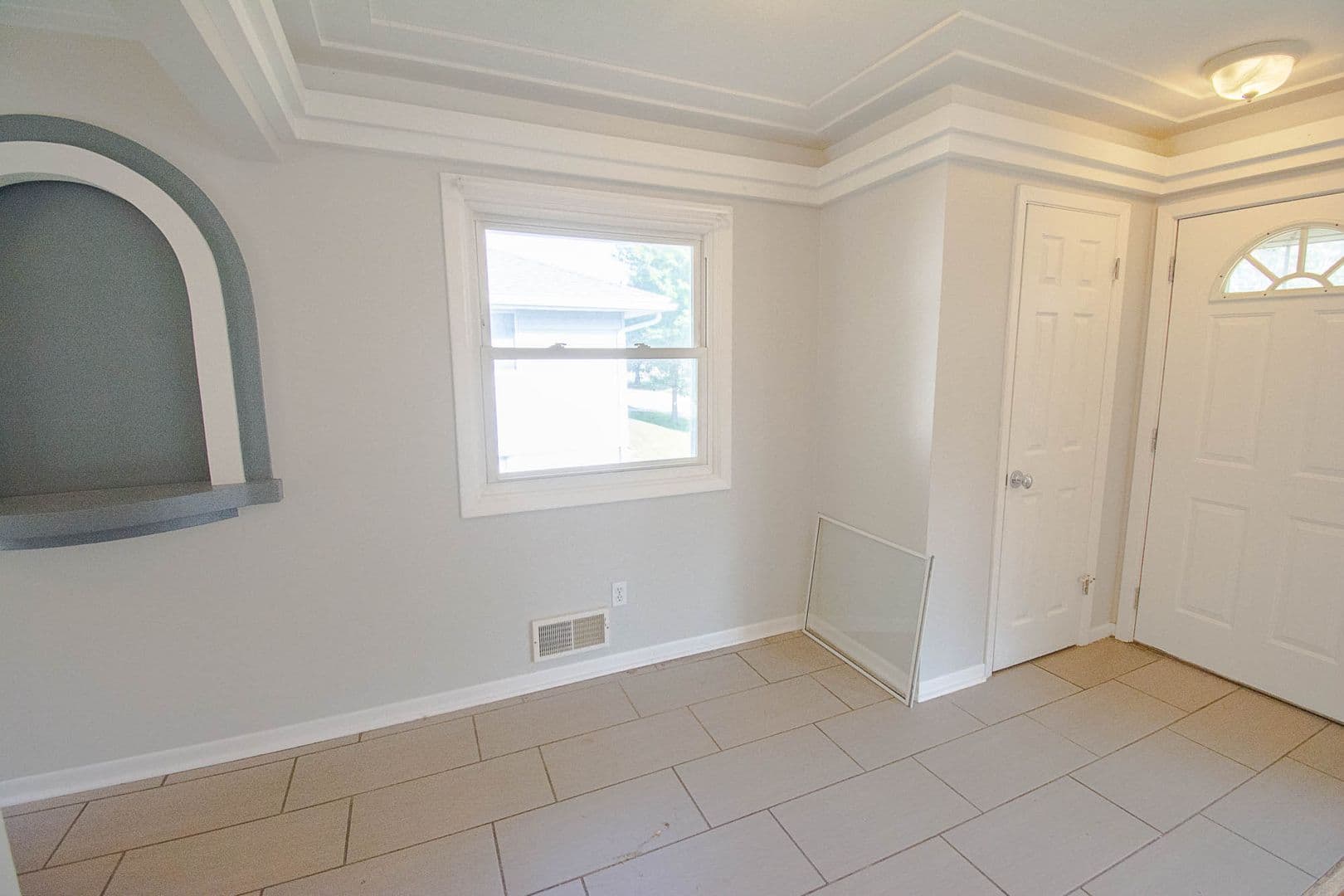 Rochester House: 2114 24th St NW