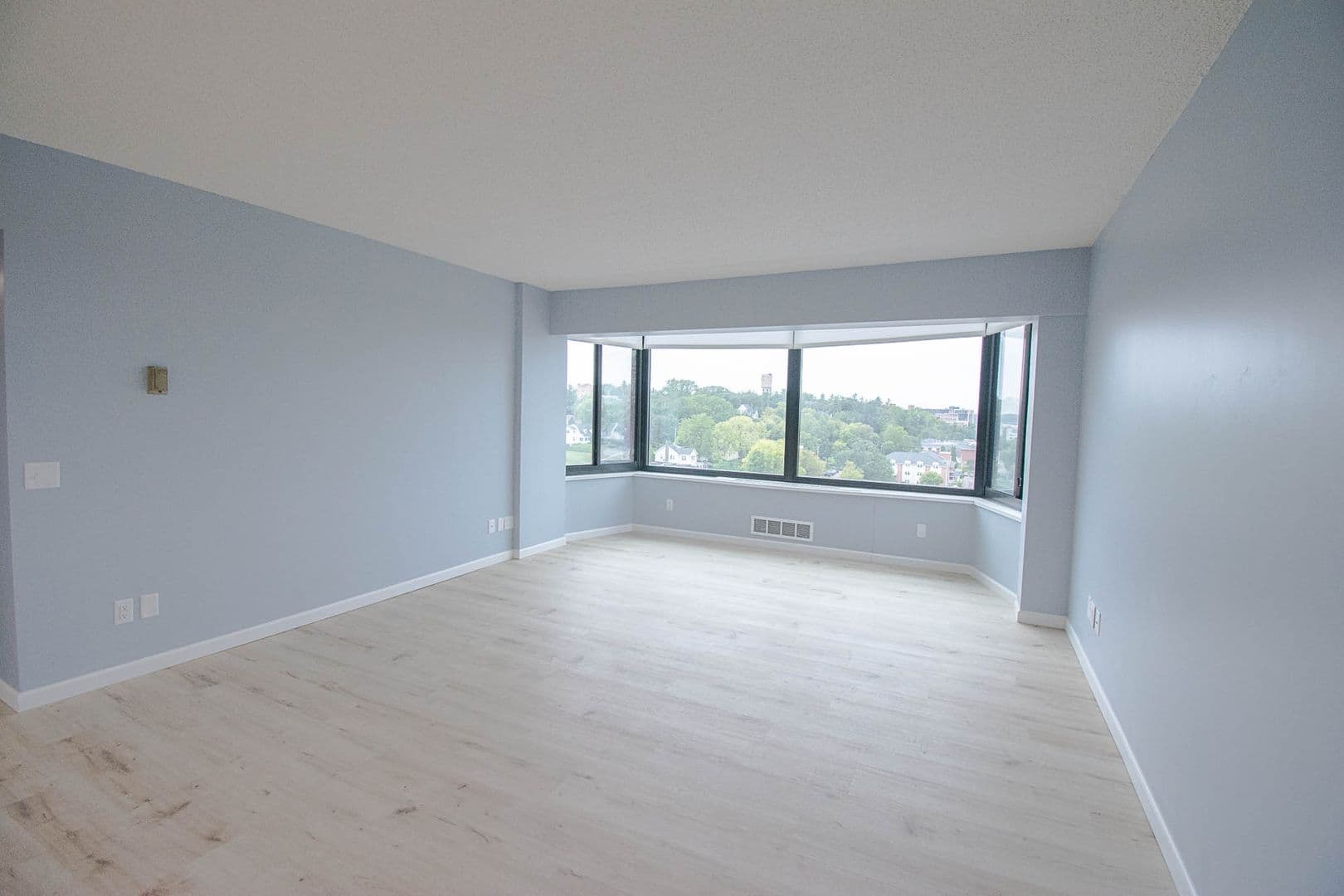 Rochester House: 207 5th Ave SW # 1001