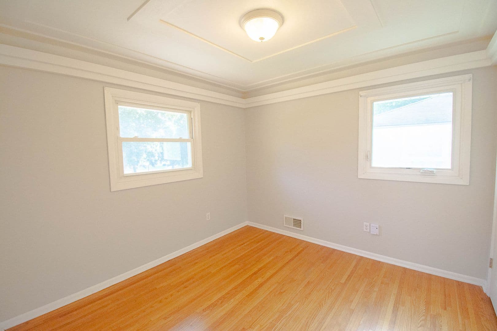 Rochester House: 2114 24th St NW