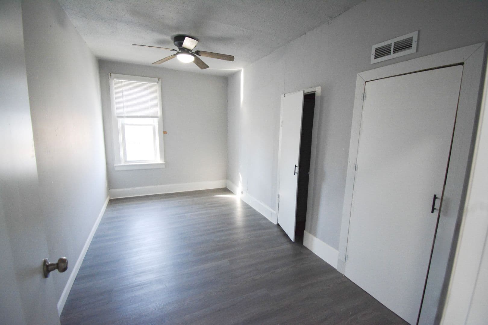Albert Lea Apartment: 1516/1520 E Hawthorne St