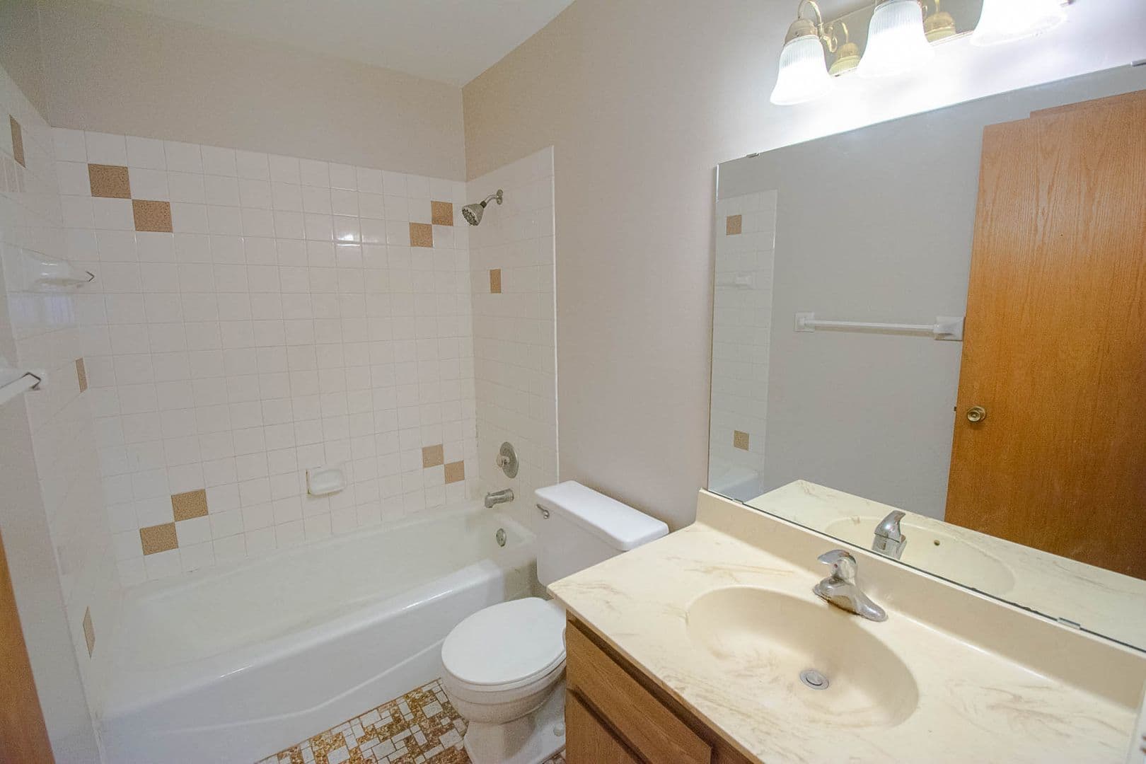 Rochester Apartment: 2315 30th Ave NW - Hamilton