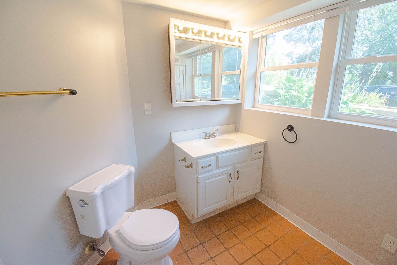 Rochester House: 2114 24th St NW