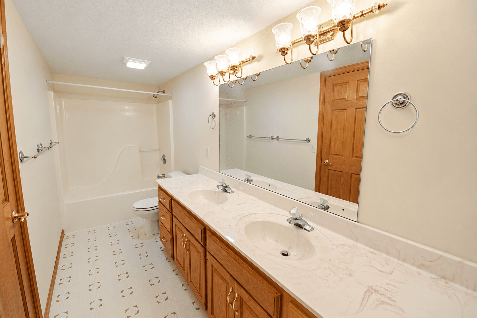 Rochester House: 919 Baird Ln NE