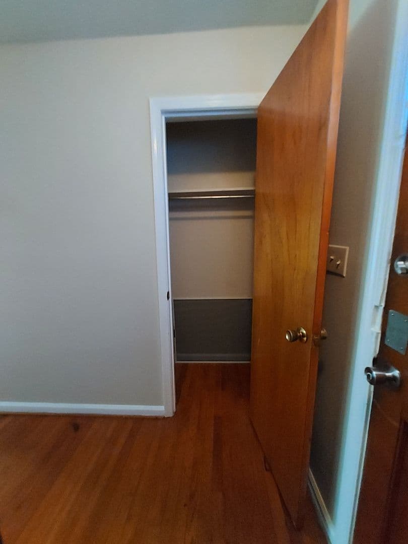Hopewell Apartment: 1009 Ashland Street