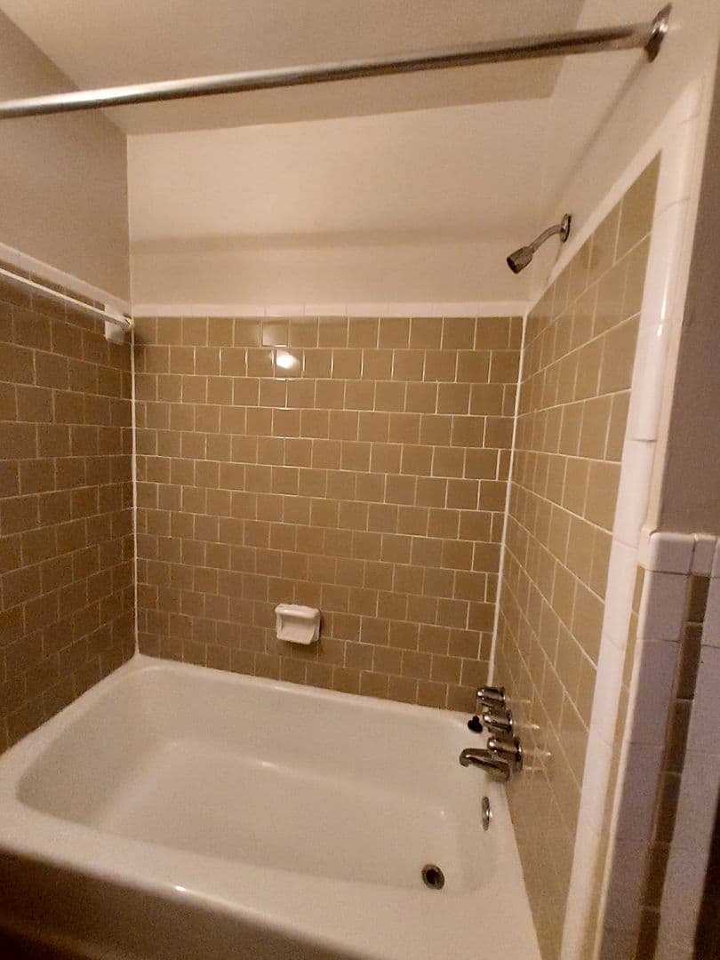 Hopewell Apartment: 1009 Ashland Street