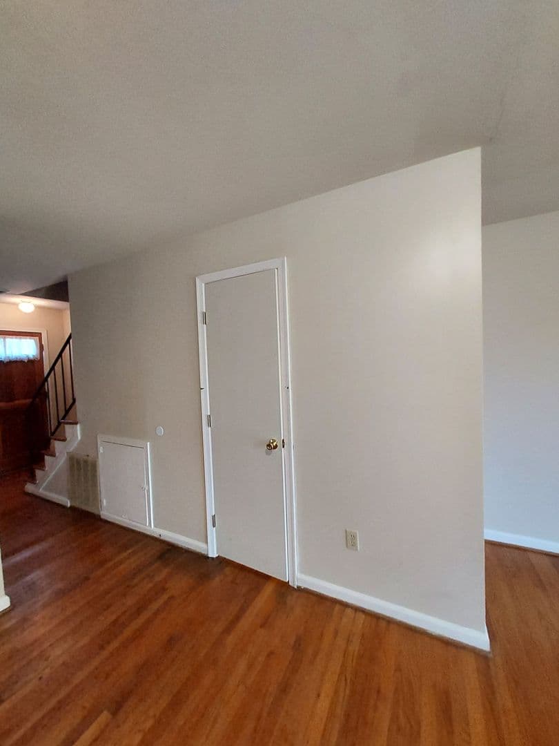 Hopewell Apartment: 1009 Ashland Street