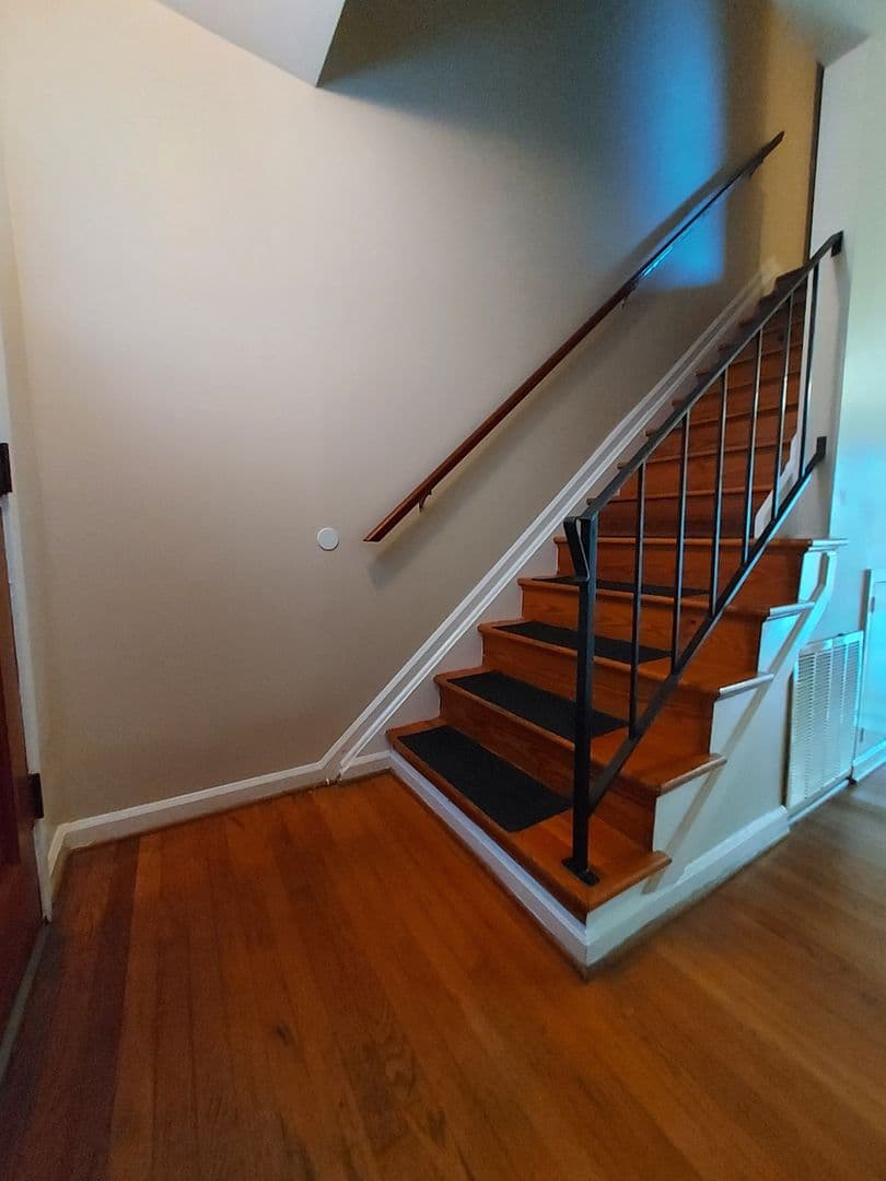 Hopewell Apartment: 1009 Ashland Street