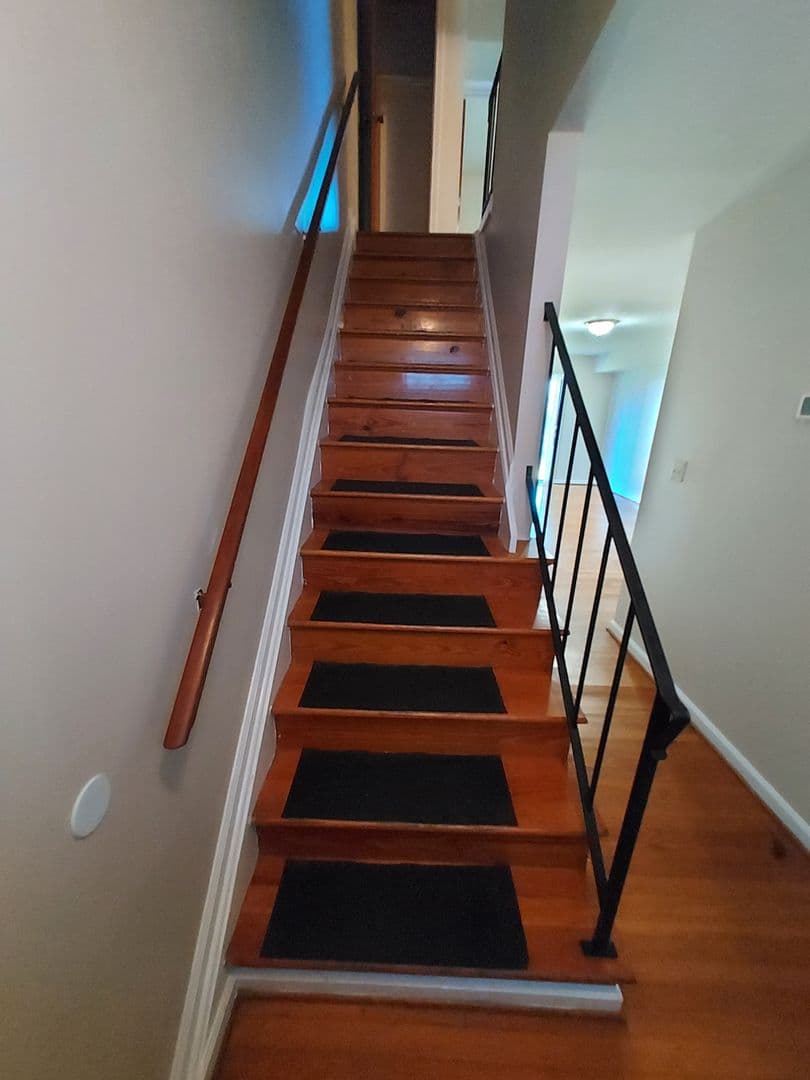 Hopewell Apartment: 1009 Ashland Street