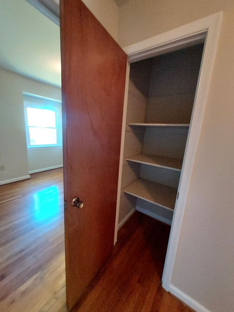 Hopewell Apartment: 1009 Ashland Street