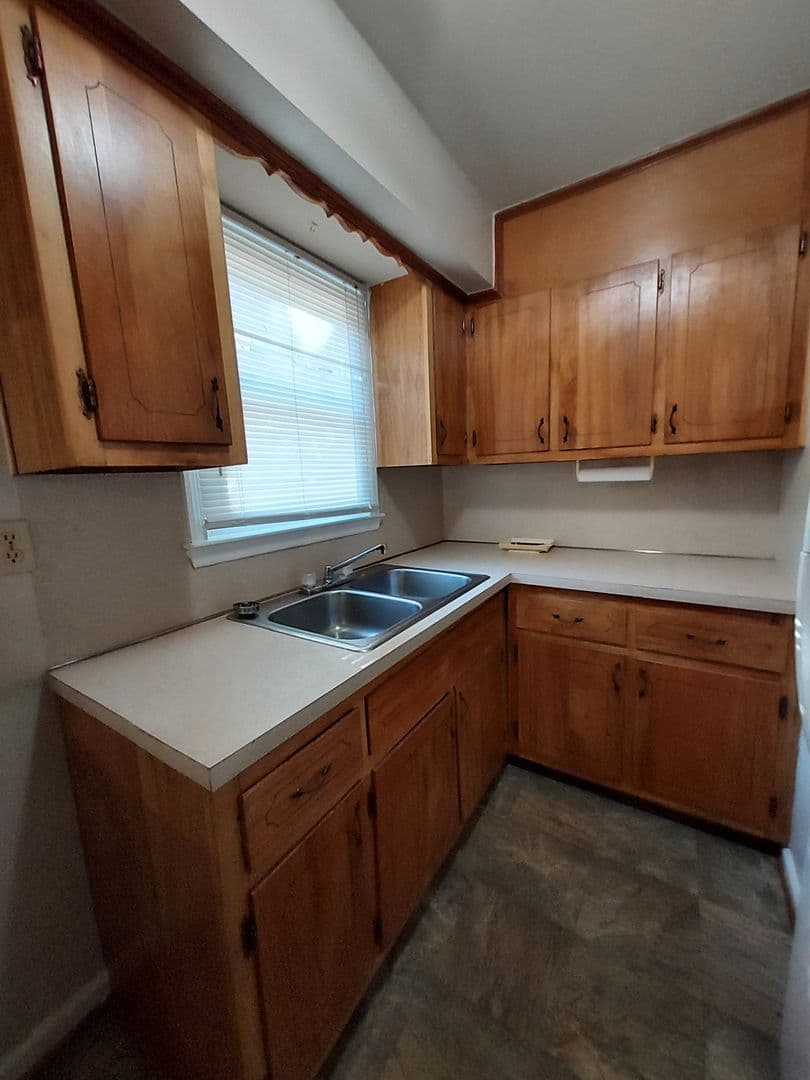 Hopewell Apartment: 1009 Ashland Street