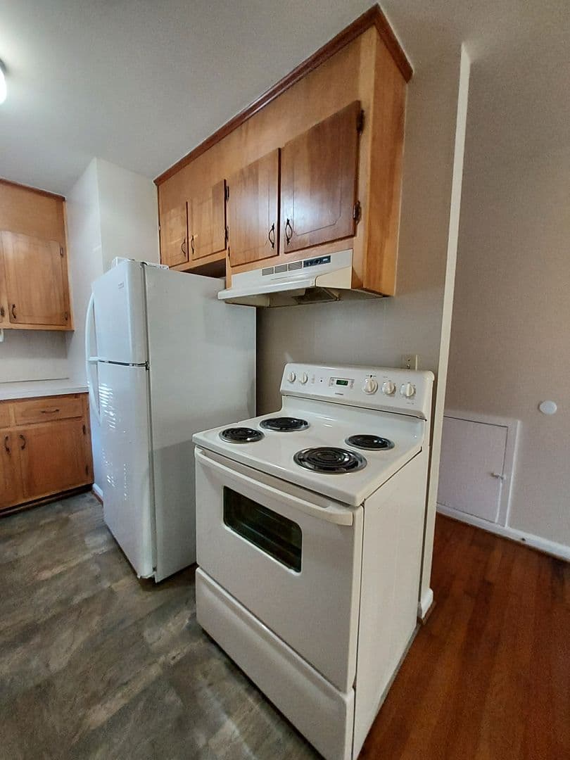 Hopewell Apartment: 1009 Ashland Street